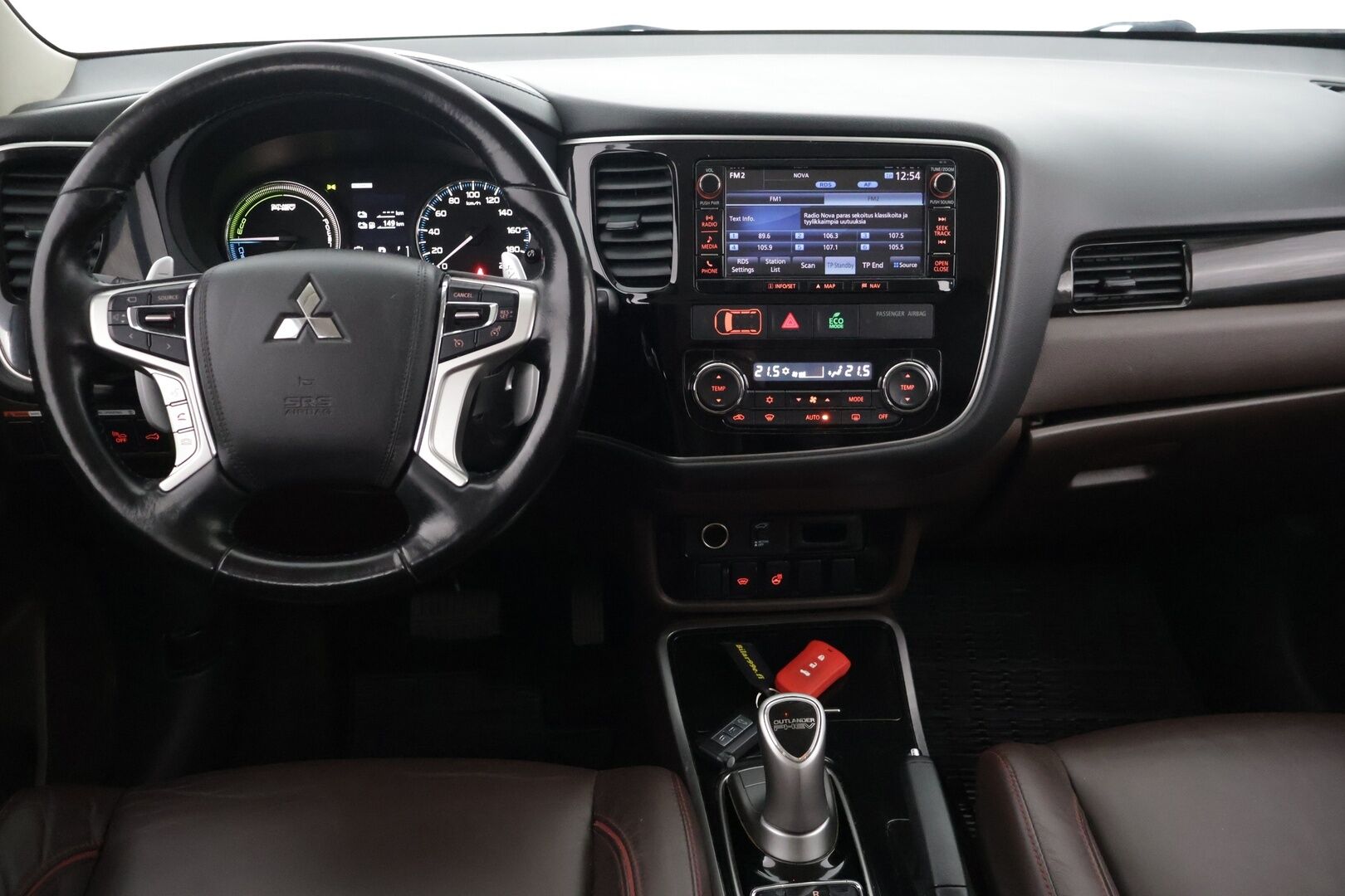 Mitsubishi OUTLANDER PHEV 2017 Instyle Navi 4WD // Ruskeat nahat / 360 kamera / Koukku / Sähkökontti //
