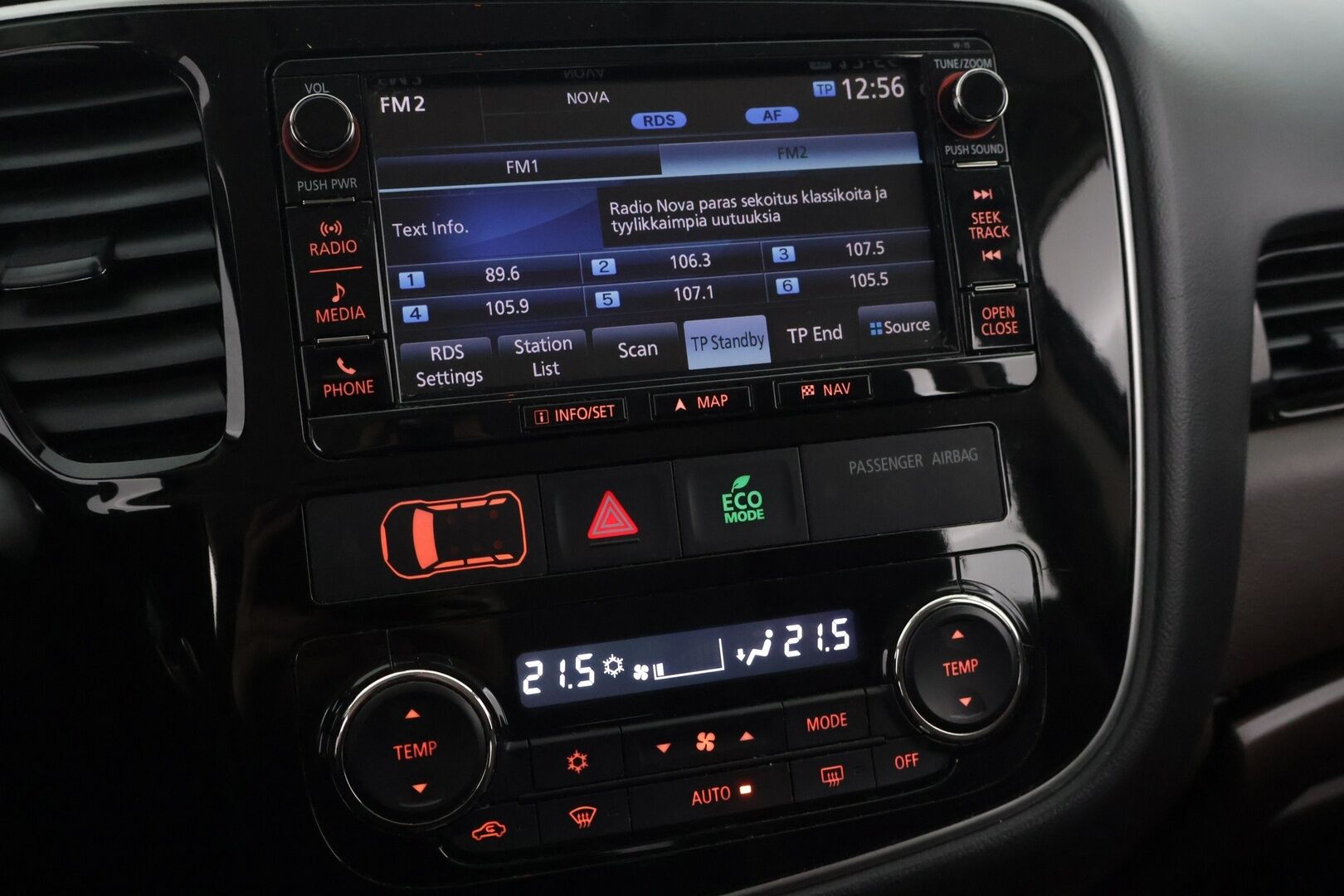 Mitsubishi OUTLANDER PHEV 2017 Instyle Navi 4WD // Ruskeat nahat / 360 kamera / Koukku / Sähkökontti //