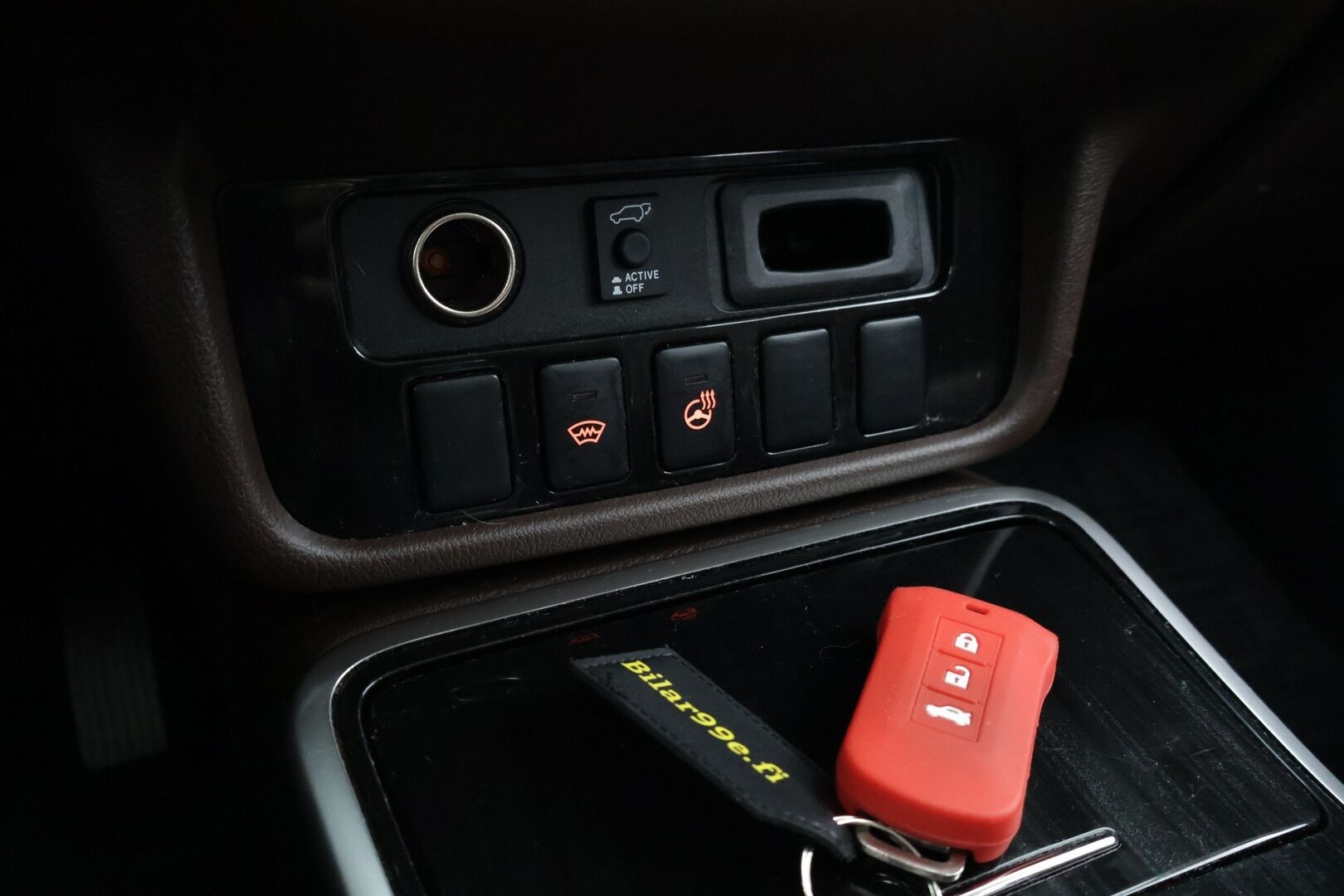 Mitsubishi OUTLANDER PHEV 2017 Instyle Navi 4WD // Ruskeat nahat / 360 kamera / Koukku / Sähkökontti //