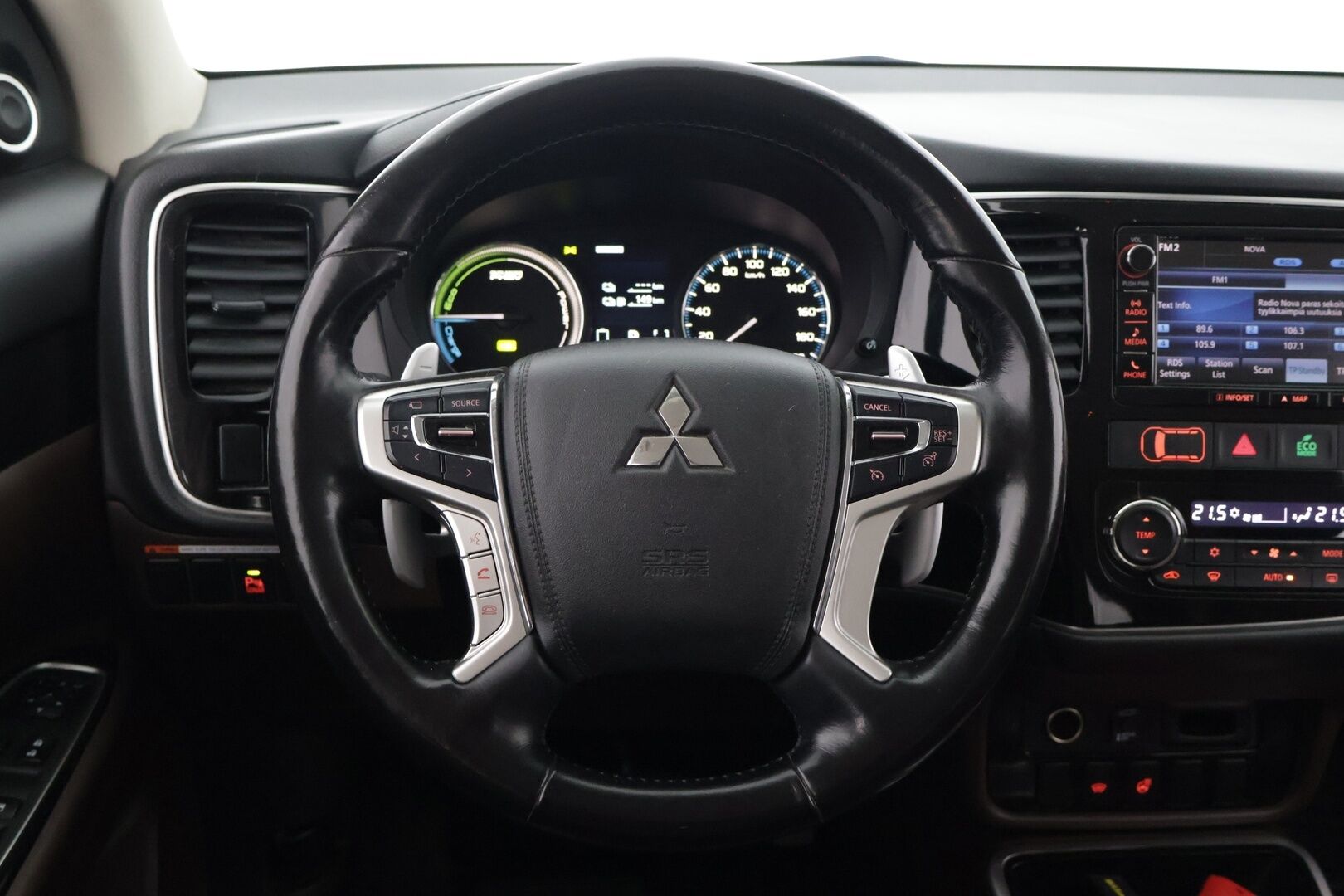 Mitsubishi OUTLANDER PHEV 2017 Instyle Navi 4WD // Ruskeat nahat / 360 kamera / Koukku / Sähkökontti //