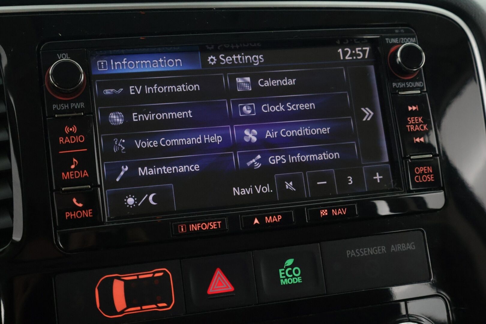 Mitsubishi OUTLANDER PHEV 2017 Instyle Navi 4WD // Ruskeat nahat / 360 kamera / Koukku / Sähkökontti //