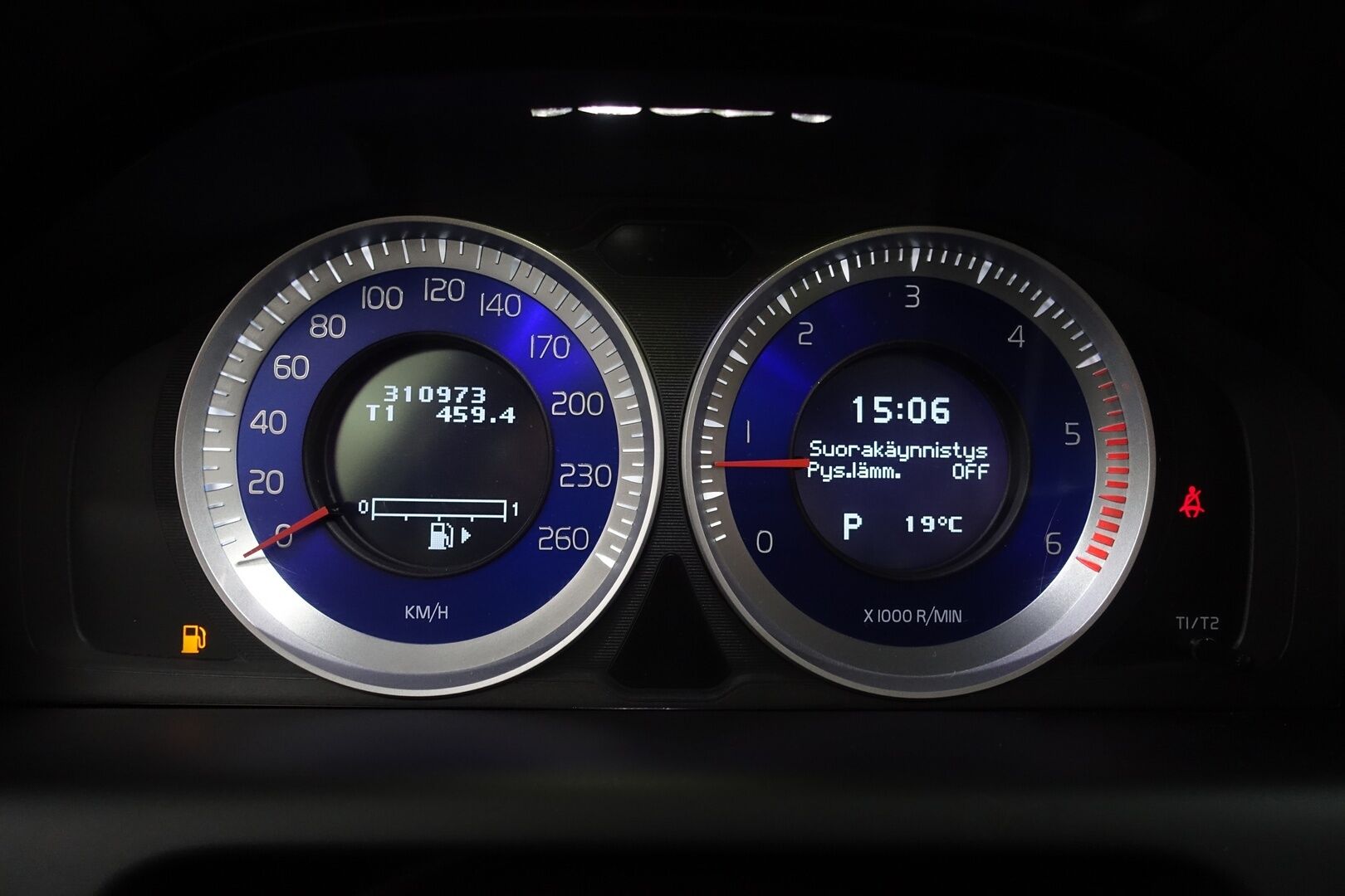 Volvo XC60 2011 D5 AWD R-Design aut - | Webasto | Koukku | Nahkasisusta | Bluetooth | Xenon | 2X Renkaat & Vanteet |