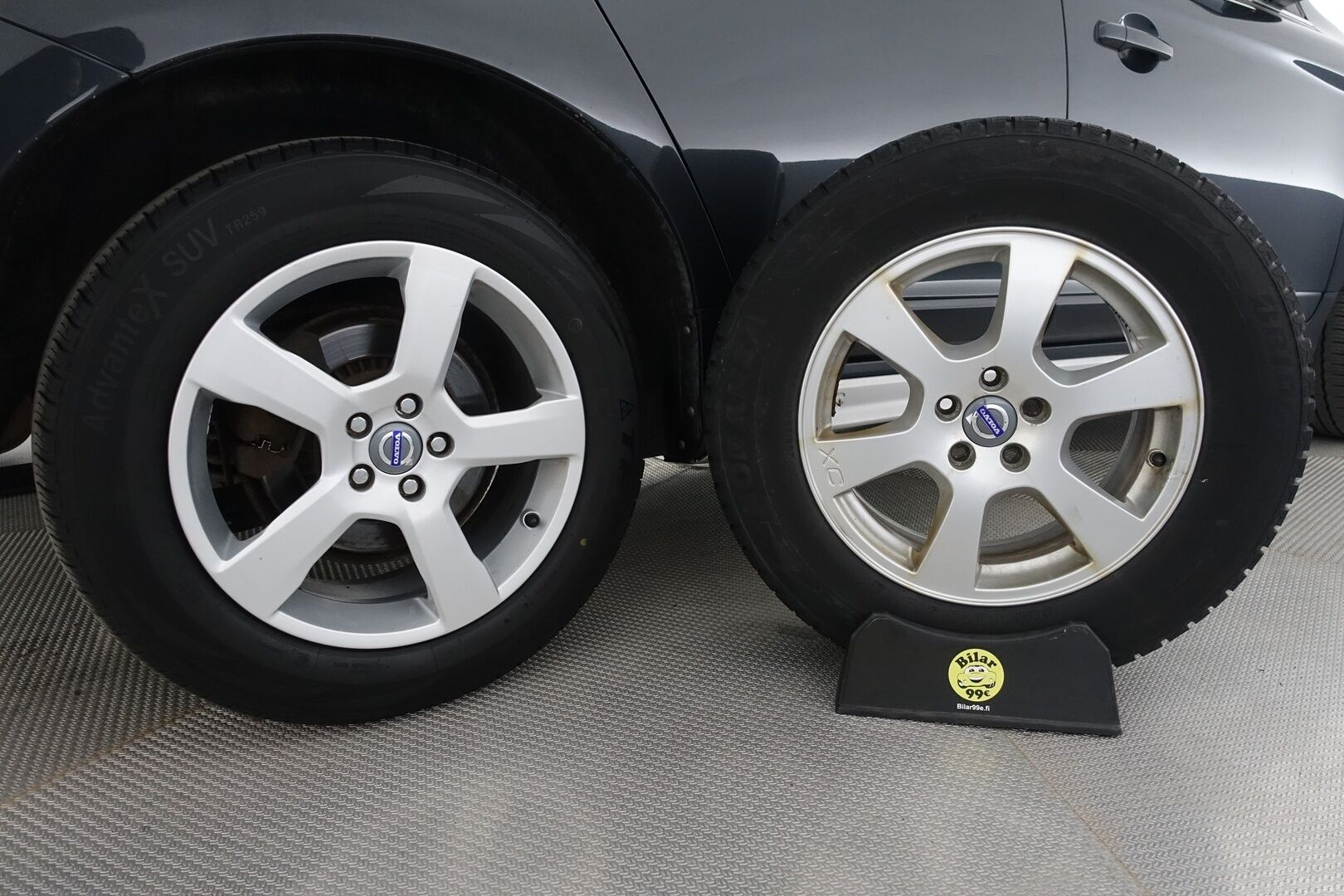 Volvo XC60 2011 D5 AWD R-Design aut - | Webasto | Koukku | Nahkasisusta | Bluetooth | Xenon | 2X Renkaat & Vanteet |