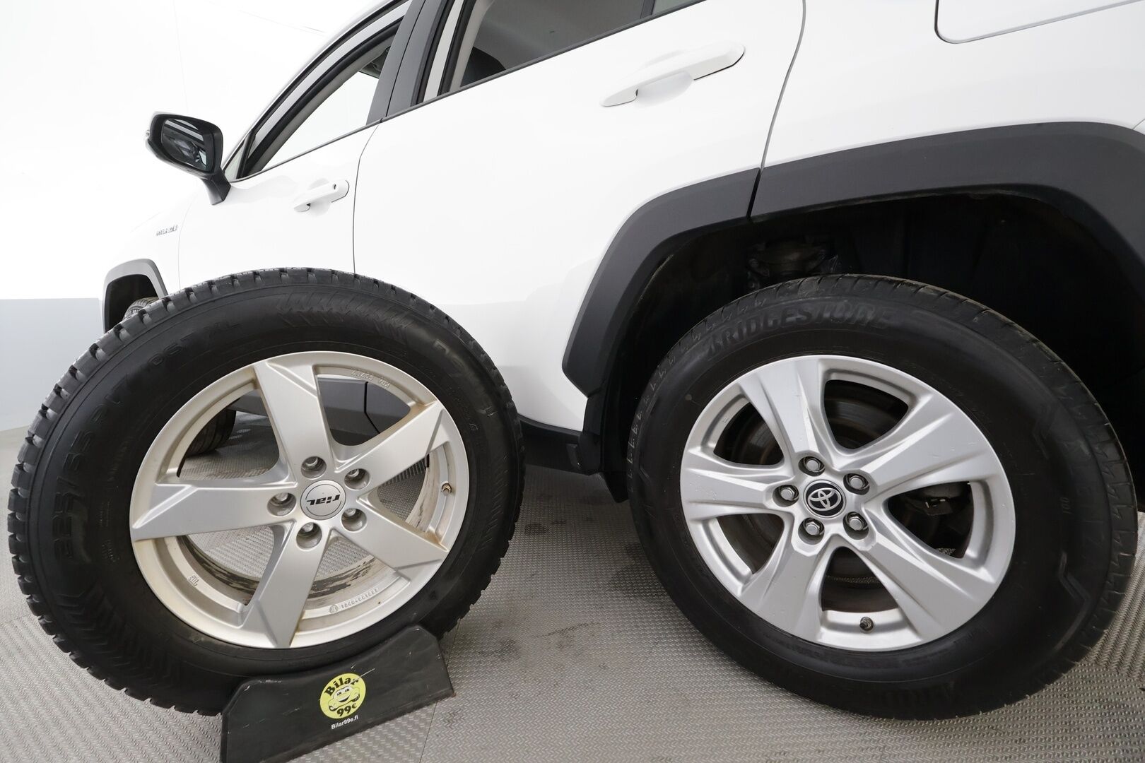 Toyota RAV4 2020 2,5 Hybrid AWD-i Business - Webasto | ACC | Peruutuskamera | Kaistavahti | Navi | Keyless | Suomi-auto | Kahdet renkaat aluvanteilla | Viimeisin huolto 135tkm | Katsastettu 5/2026