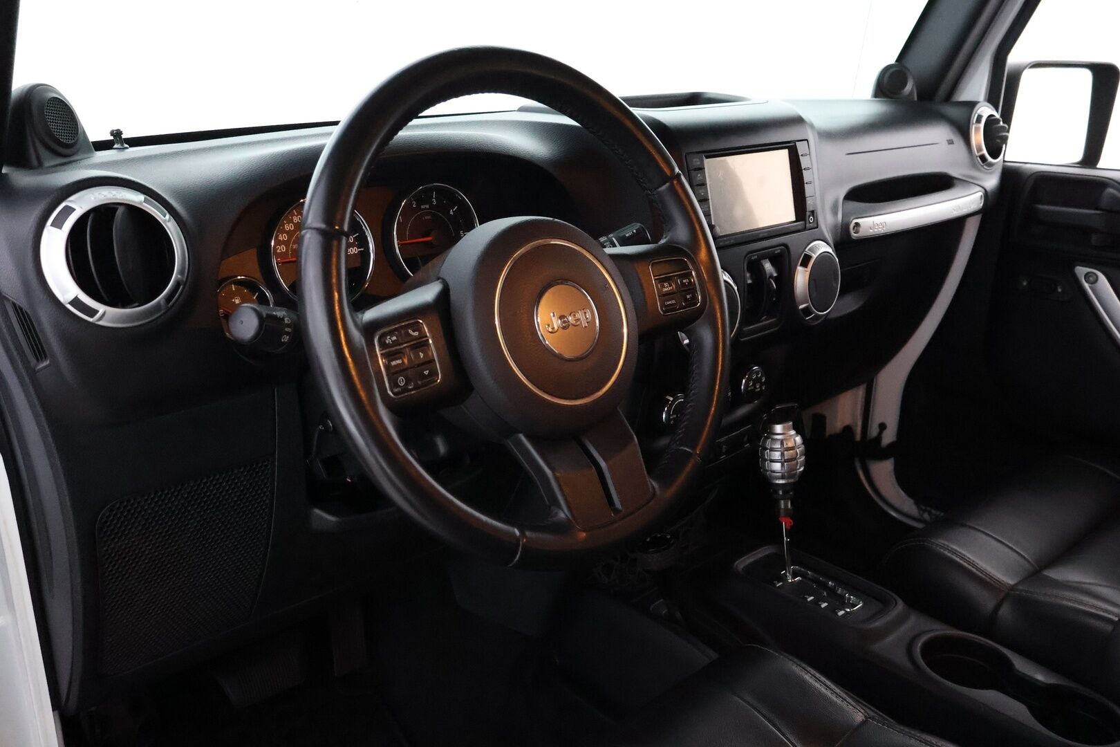 Jeep Wrangler 2012 Unlimited 2,8 CRD Sport A - 3,99 % KORKOTARJOUS TÄHÄN AUTOON - Vetokoukku / Nahkasisusta / Vakkari / Navi / Infinity Premium Audio / Näyttävä / Hyvin huollettu!