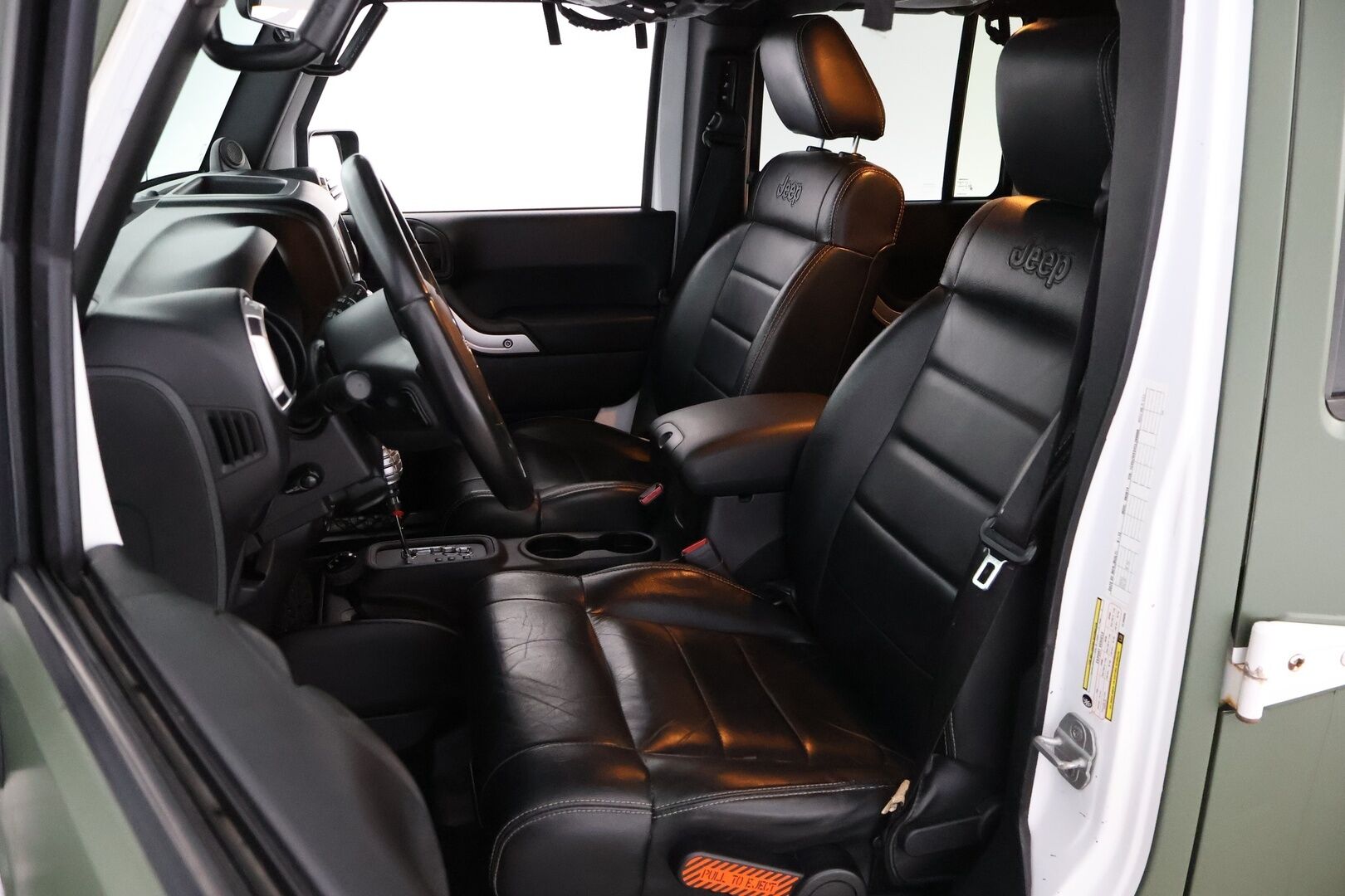 Jeep Wrangler 2012 Unlimited 2,8 CRD Sport A - 3,99 % KORKOTARJOUS TÄHÄN AUTOON - Vetokoukku / Nahkasisusta / Vakkari / Navi / Infinity Premium Audio / Näyttävä / Hyvin huollettu!