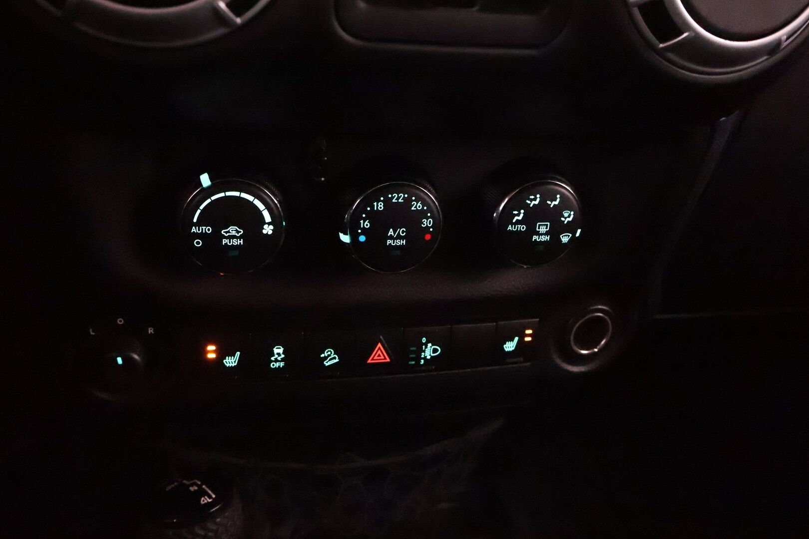 Jeep Wrangler 2012 Unlimited 2,8 CRD Sport A - 3,99 % KORKOTARJOUS TÄHÄN AUTOON - Vetokoukku / Nahkasisusta / Vakkari / Navi / Infinity Premium Audio / Näyttävä / Hyvin huollettu!