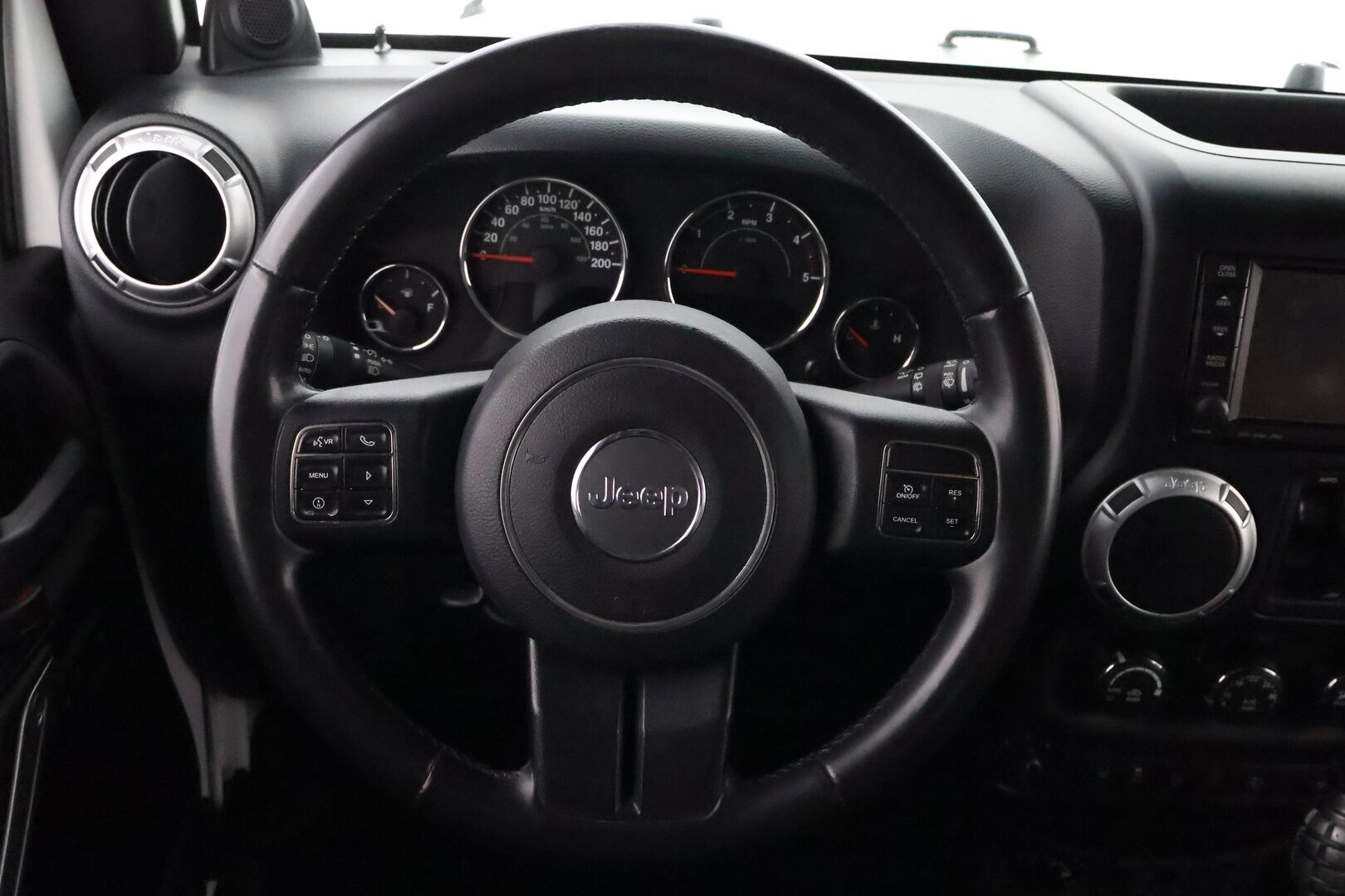 Jeep Wrangler 2012 Unlimited 2,8 CRD Sport A - 3,99 % KORKOTARJOUS TÄHÄN AUTOON - Vetokoukku / Nahkasisusta / Vakkari / Navi / Infinity Premium Audio / Näyttävä / Hyvin huollettu!