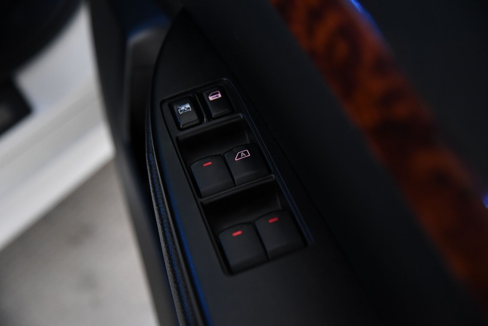 Subaru Legacy 2009 Legacy / P. Kamera / Sähköpenkit / Hihna vaihdettu! - Myydään Huutokaupat.com - Harvinainen 2.5L Boost! / P. Kamera / Sähköpenkit / 2x renkaat vanteineen / Hihna vaihdettu! 