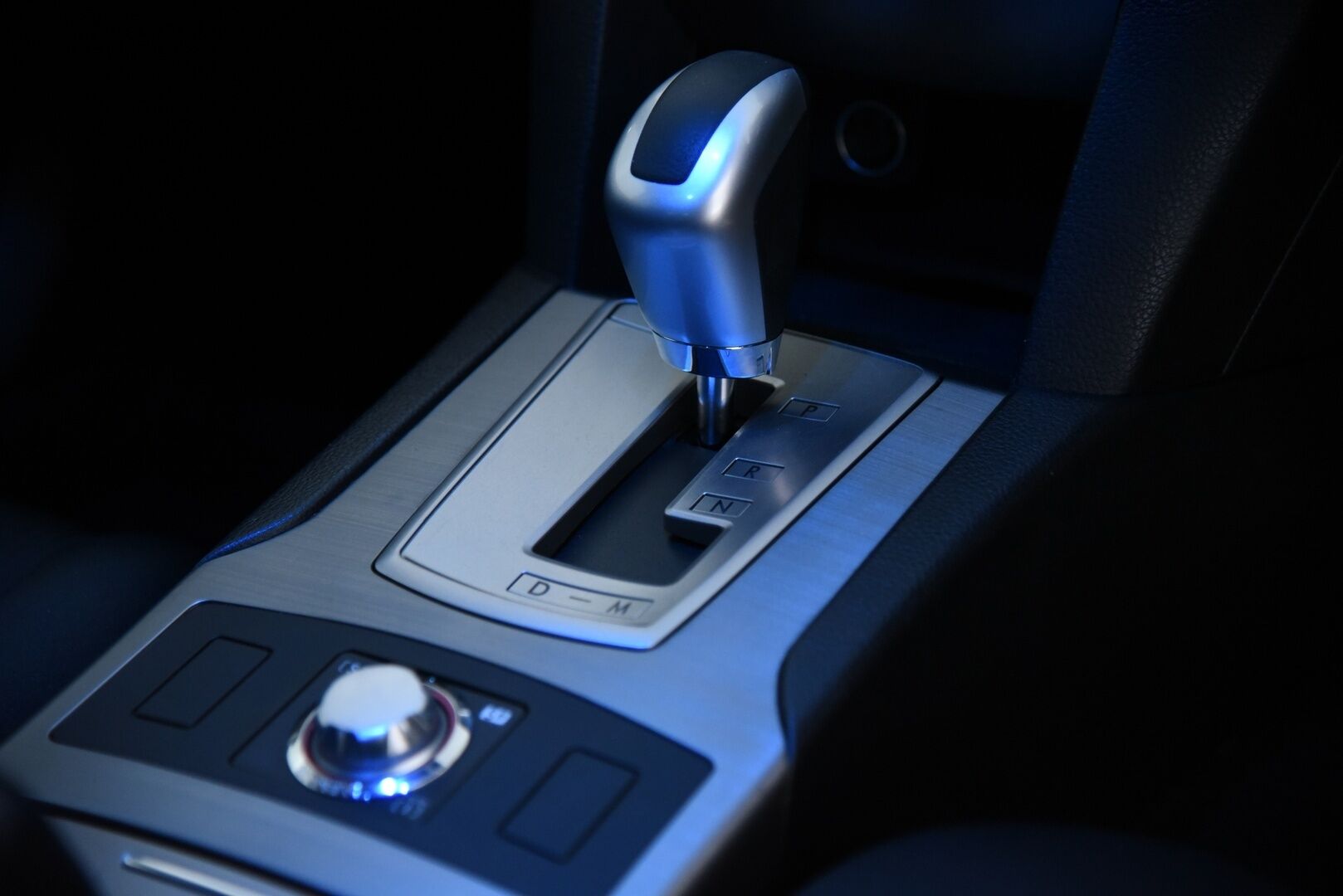 Subaru Legacy 2009 Legacy / P. Kamera / Sähköpenkit / Hihna vaihdettu! - Myydään Huutokaupat.com - Harvinainen 2.5L Boost! / P. Kamera / Sähköpenkit / 2x renkaat vanteineen / Hihna vaihdettu! 