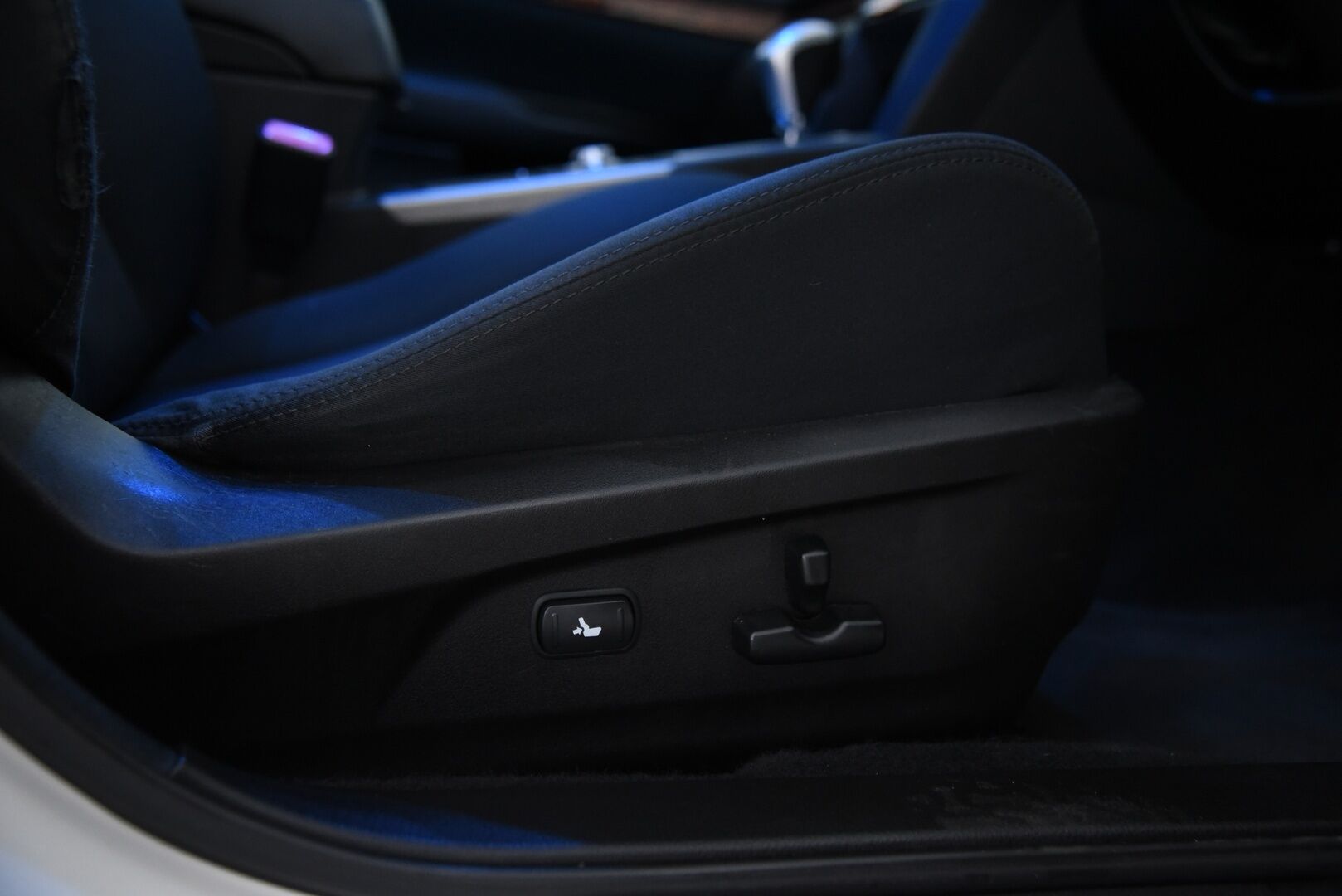 Subaru Legacy 2009 Legacy / P. Kamera / Sähköpenkit / Hihna vaihdettu! - Myydään Huutokaupat.com - Harvinainen 2.5L Boost! / P. Kamera / Sähköpenkit / 2x renkaat vanteineen / Hihna vaihdettu! 