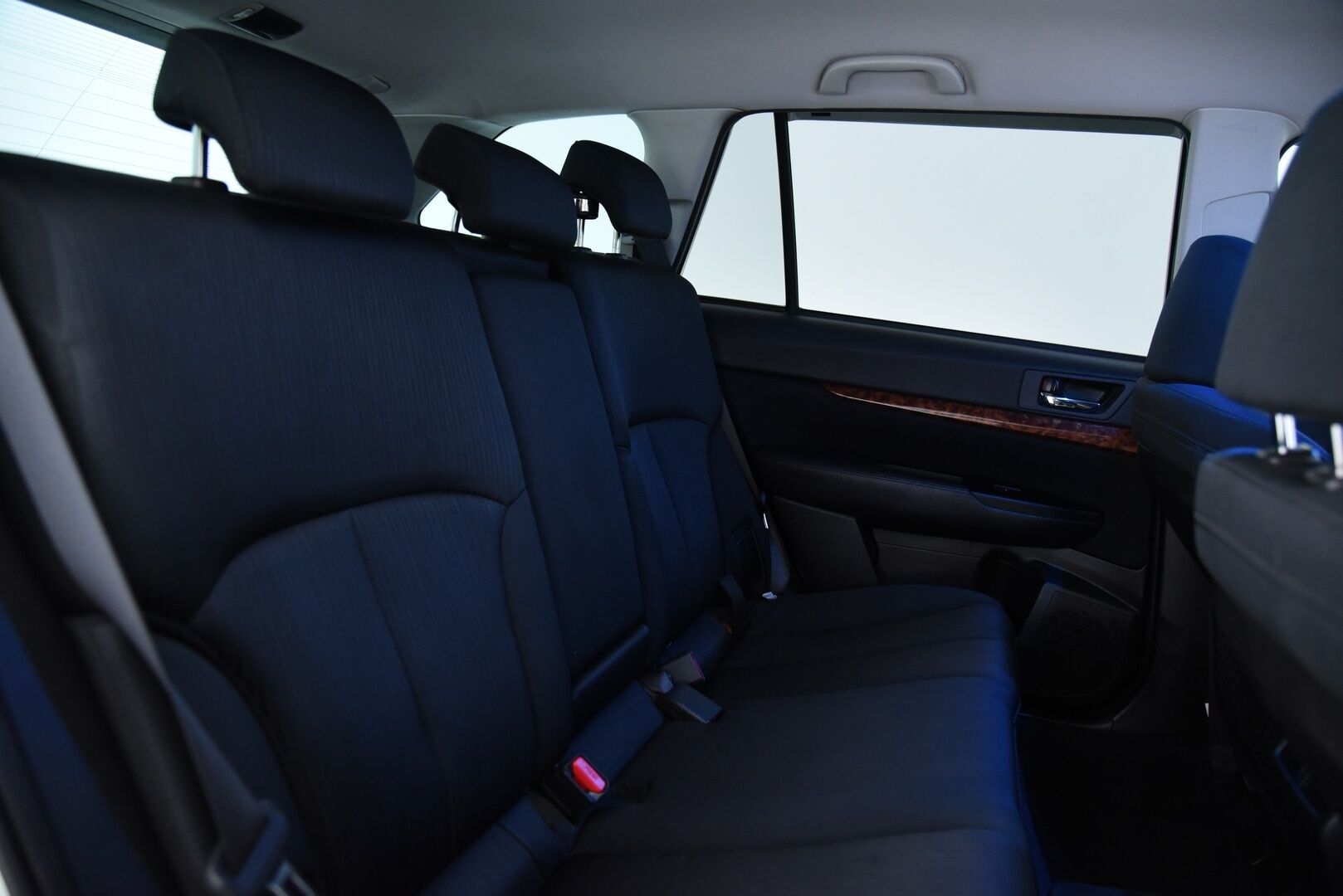 Subaru Legacy 2009 Legacy / P. Kamera / Sähköpenkit / Hihna vaihdettu! - Myydään Huutokaupat.com - Harvinainen 2.5L Boost! / P. Kamera / Sähköpenkit / 2x renkaat vanteineen / Hihna vaihdettu! 