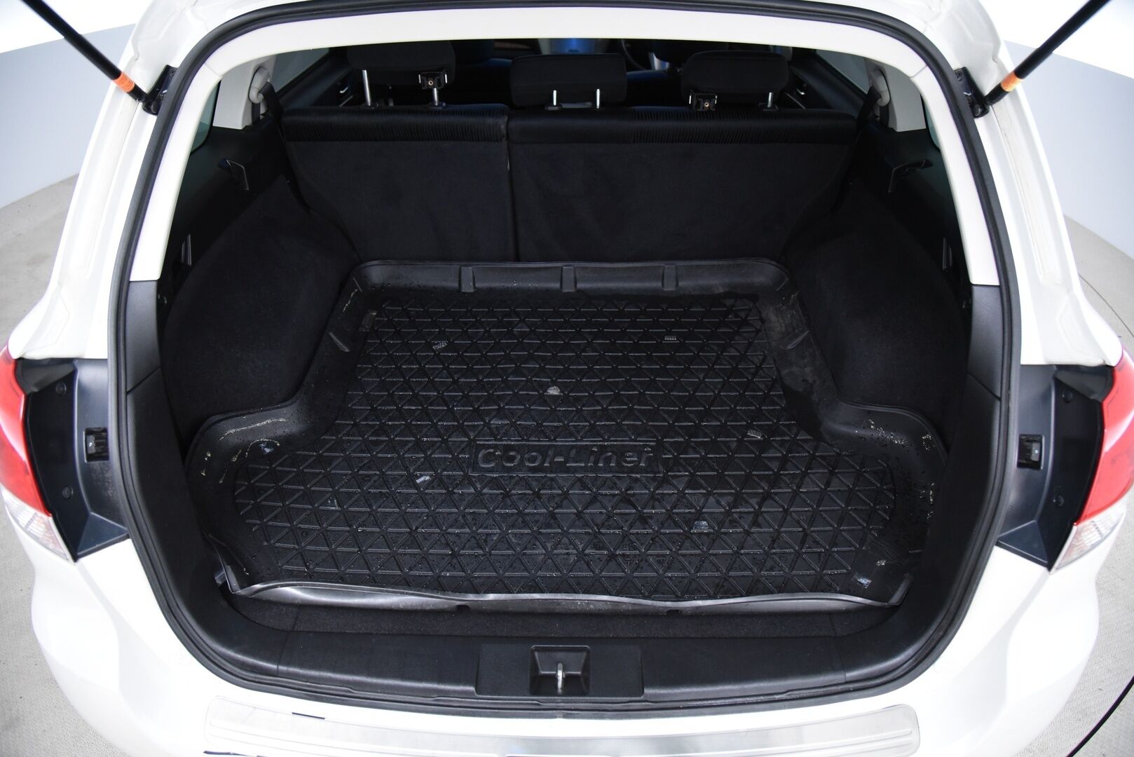 Subaru Legacy 2009 Legacy / P. Kamera / Sähköpenkit / Hihna vaihdettu! - Myydään Huutokaupat.com - Harvinainen 2.5L Boost! / P. Kamera / Sähköpenkit / 2x renkaat vanteineen / Hihna vaihdettu! 