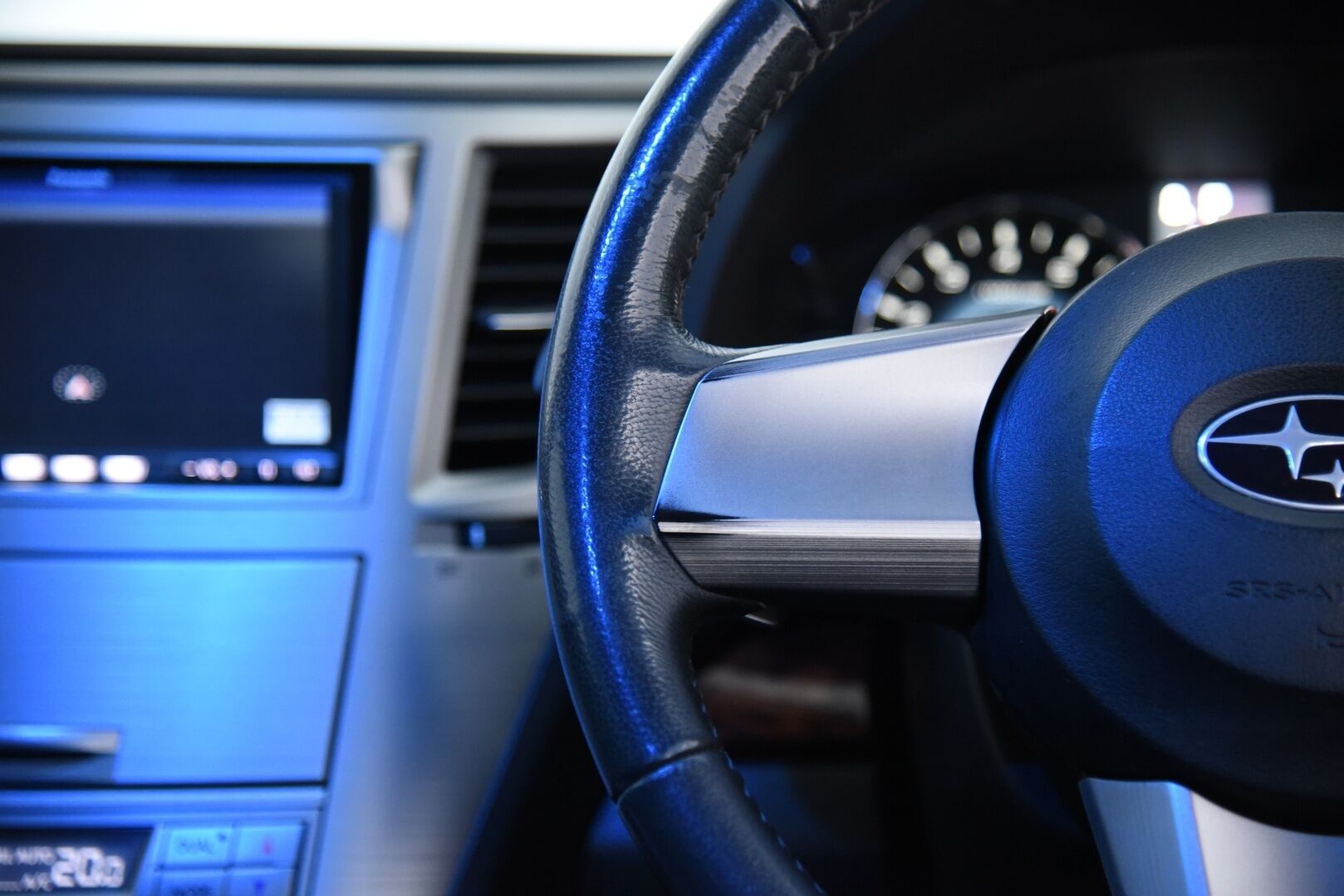 Subaru Legacy 2009 Legacy / P. Kamera / Sähköpenkit / Hihna vaihdettu! - Myydään Huutokaupat.com - Harvinainen 2.5L Boost! / P. Kamera / Sähköpenkit / 2x renkaat vanteineen / Hihna vaihdettu! 