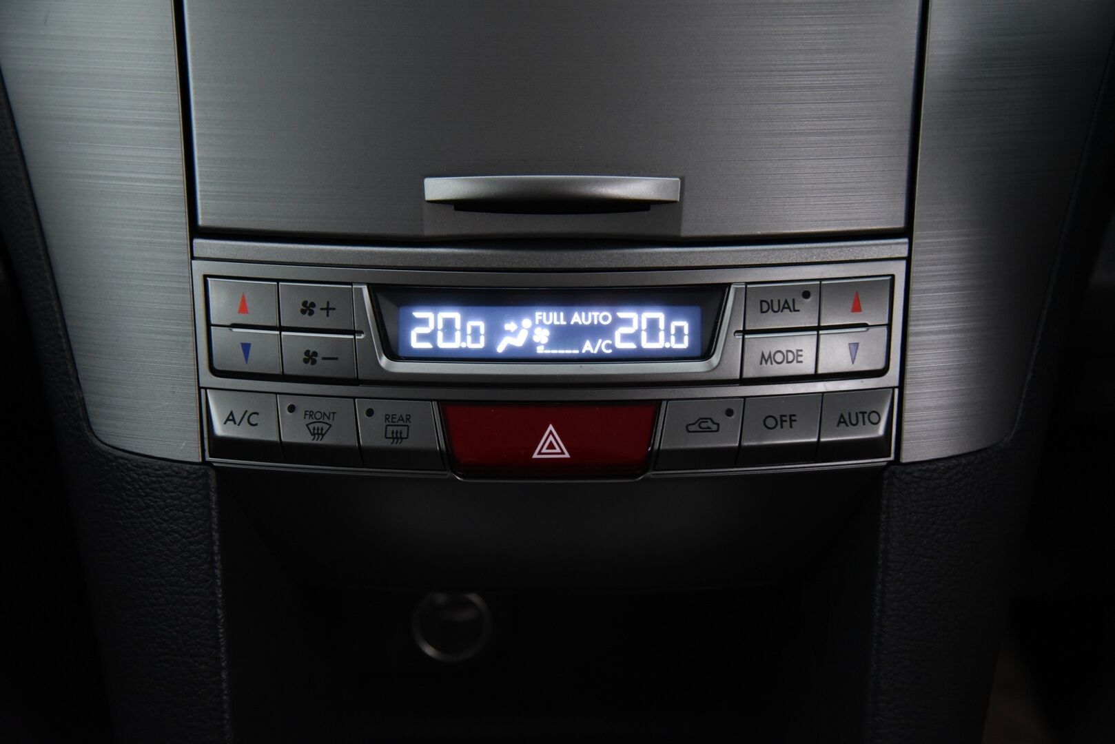 Subaru Legacy 2009 Legacy / P. Kamera / Sähköpenkit / Hihna vaihdettu! - Myydään Huutokaupat.com - Harvinainen 2.5L Boost! / P. Kamera / Sähköpenkit / 2x renkaat vanteineen / Hihna vaihdettu! 