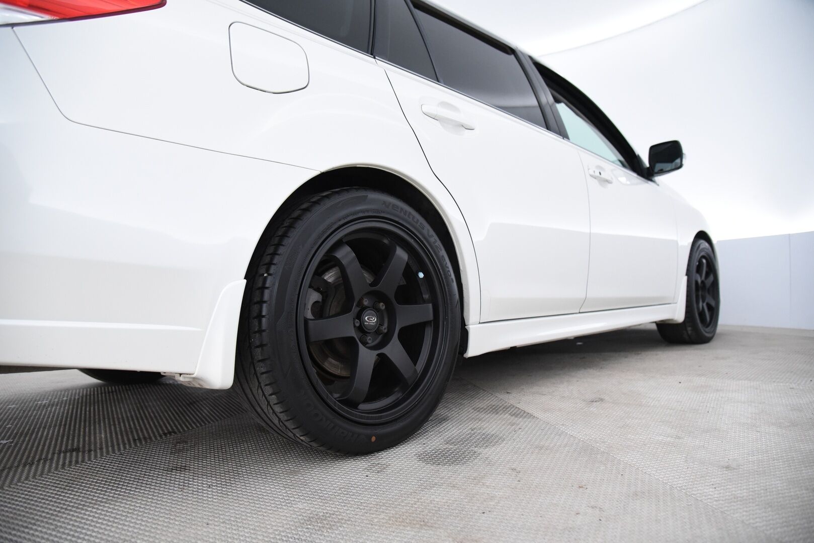 Subaru Legacy 2009 Legacy / P. Kamera / Sähköpenkit / Hihna vaihdettu! - Myydään Huutokaupat.com - Harvinainen 2.5L Boost! / P. Kamera / Sähköpenkit / 2x renkaat vanteineen / Hihna vaihdettu! 