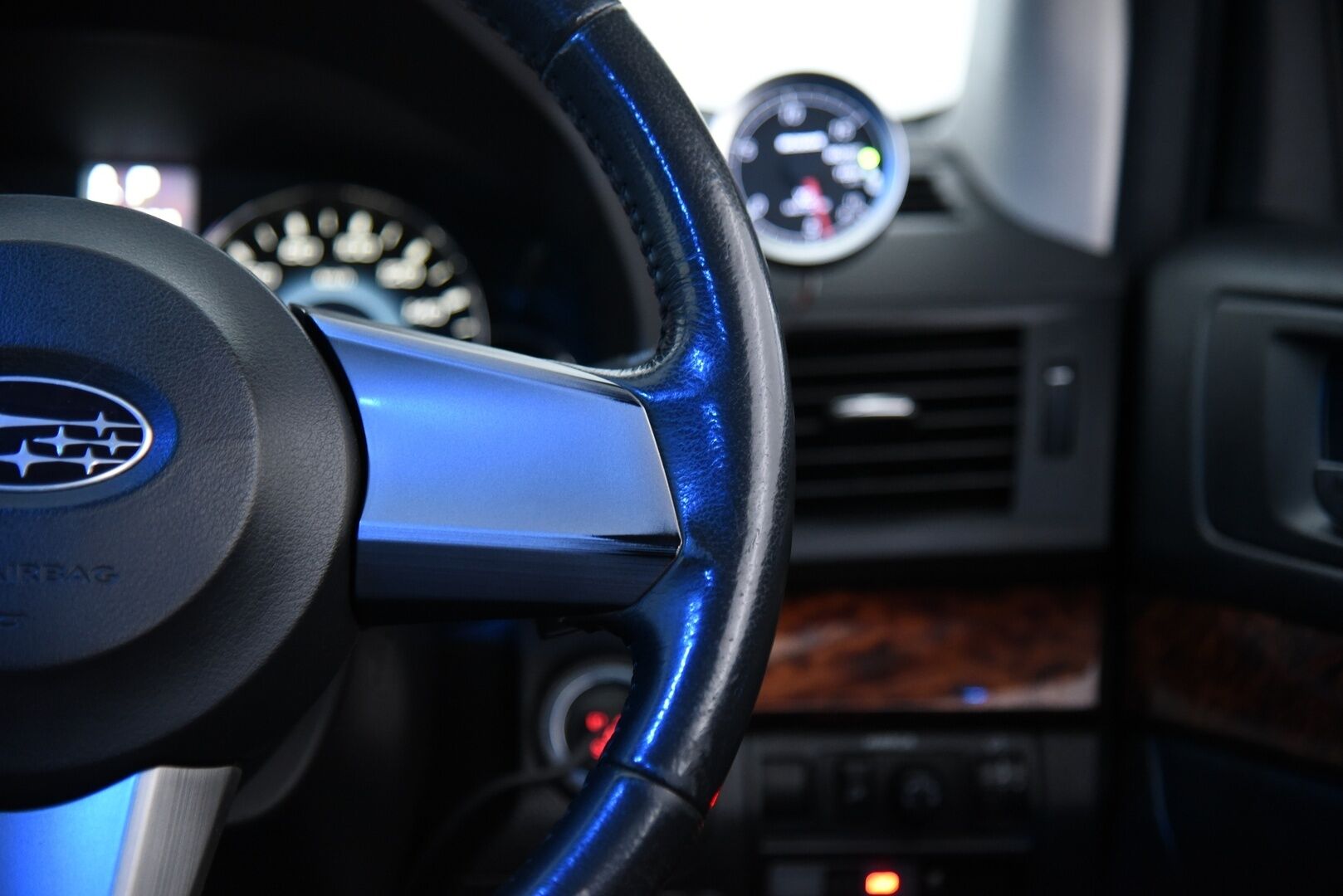 Subaru Legacy 2009 Legacy / P. Kamera / Sähköpenkit / Hihna vaihdettu! - Myydään Huutokaupat.com - Harvinainen 2.5L Boost! / P. Kamera / Sähköpenkit / 2x renkaat vanteineen / Hihna vaihdettu! 