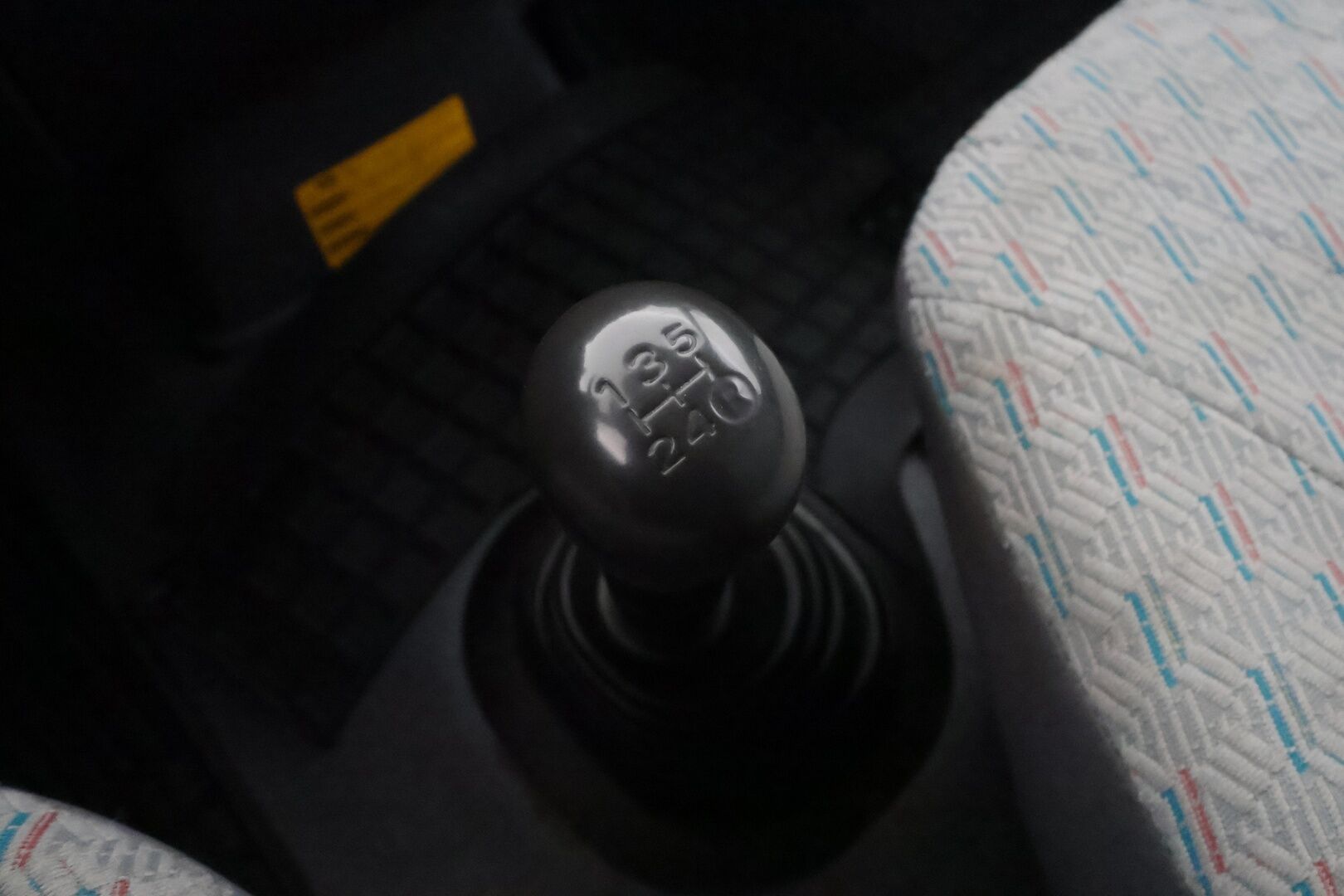 Toyota Hiace 2004 2,5 D-4D 90 4ov - | Koukku | Lohko&Sisätilanlämmitin | Radio&CD-Soitin | Penkinlämmitin | 1-om Suomi-auto | Kahdet renkaat | IKILIIKKUJA PIKKU METREILLÄ! |
