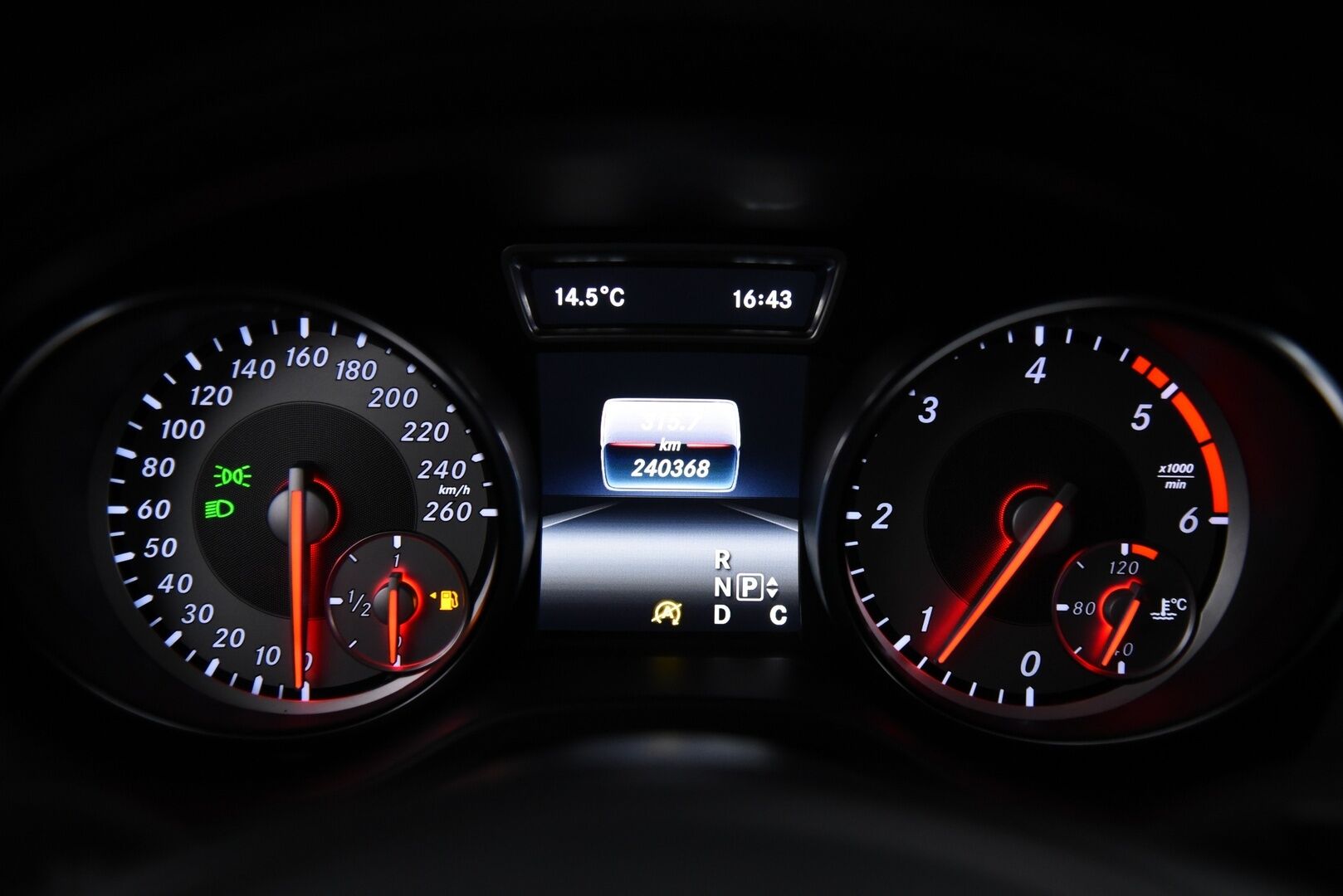 MERCEDES-BENZ CLA 2016 220 CDI A Shooting Brake / ACC / BLIS / Sporttinahat / Ambiente / B- huollettu 12/25! -  2x Renkaat aluvantein / Jarrut rempattu 12/25