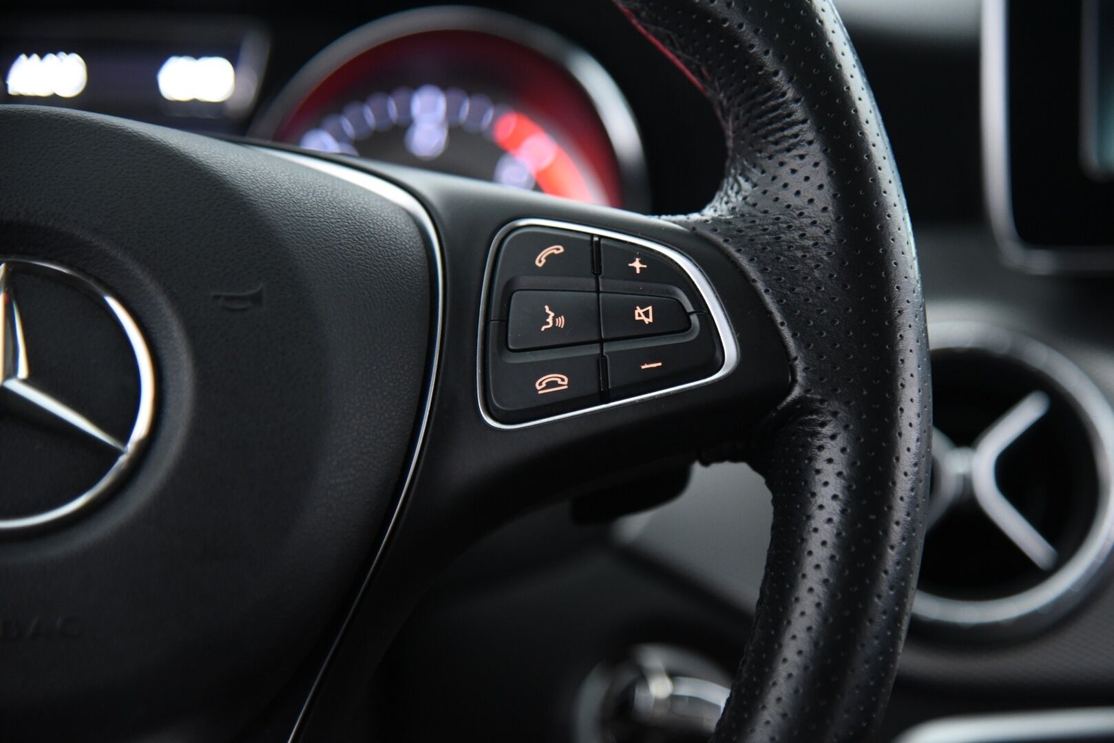 MERCEDES-BENZ CLA 2016 220 CDI A Shooting Brake / ACC / BLIS / Sporttinahat / Ambiente / B- huollettu 12/25! -  2x Renkaat aluvantein / Jarrut rempattu 12/25