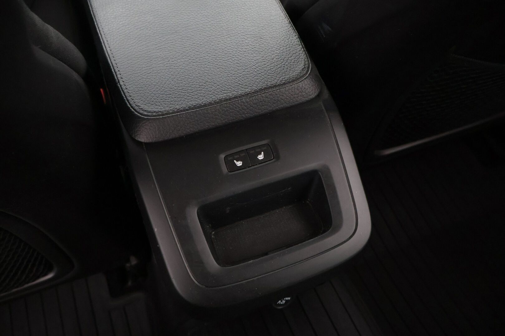 Volvo V90 2018 D4 AWD Momentum  *Webasto / Volvo on call / Adapt vakkari / Koukku!* - Loisto neliveto / Turvallinen Perheauto / Hyvin pidetty yksilö!