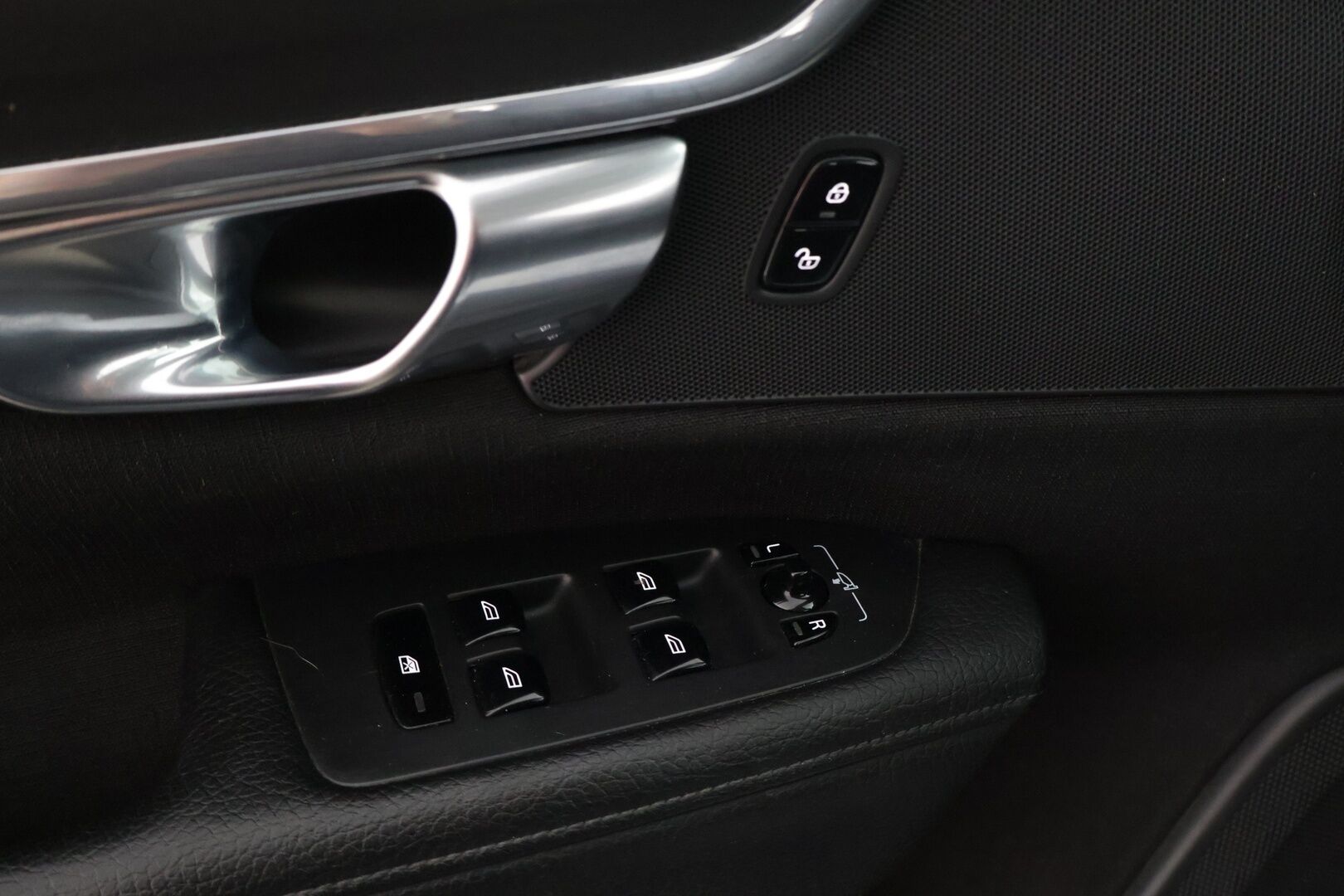 Volvo V90 2018 D4 AWD Momentum  *Webasto / Volvo on call / Adapt vakkari / Koukku!* - Loisto neliveto / Turvallinen Perheauto / Hyvin pidetty yksilö!