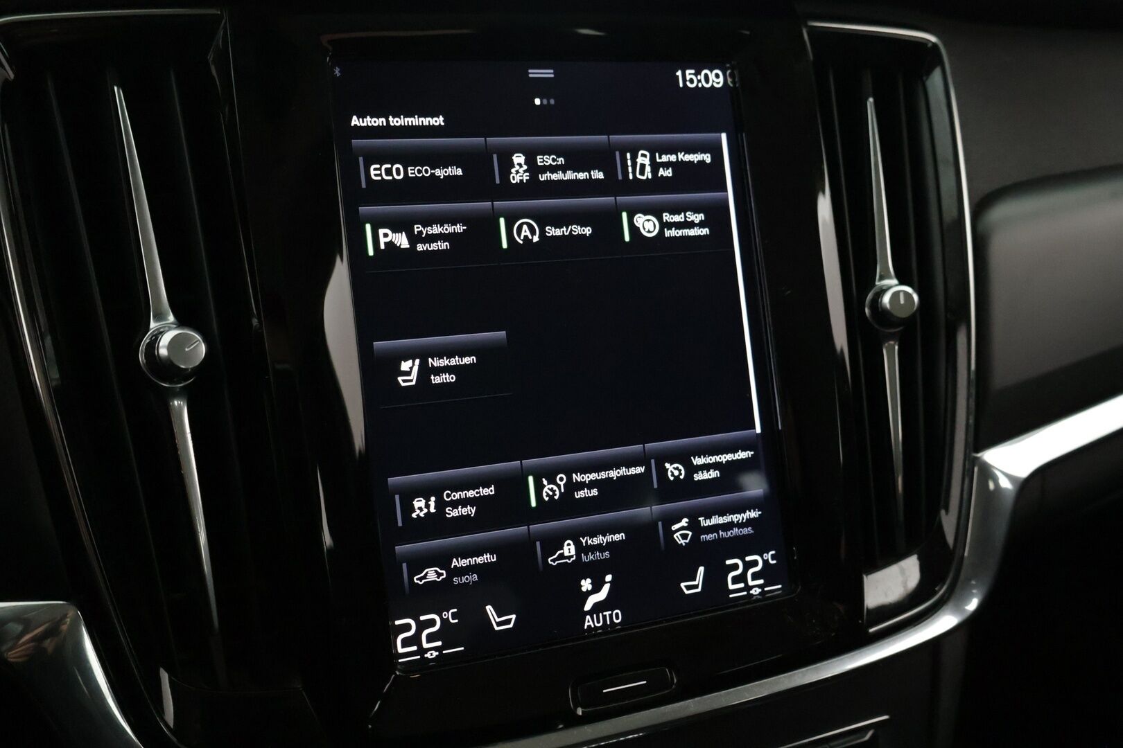 Volvo V90 2018 D4 AWD Momentum  *Webasto / Volvo on call / Adapt vakkari / Koukku!* - Loisto neliveto / Turvallinen Perheauto / Hyvin pidetty yksilö!