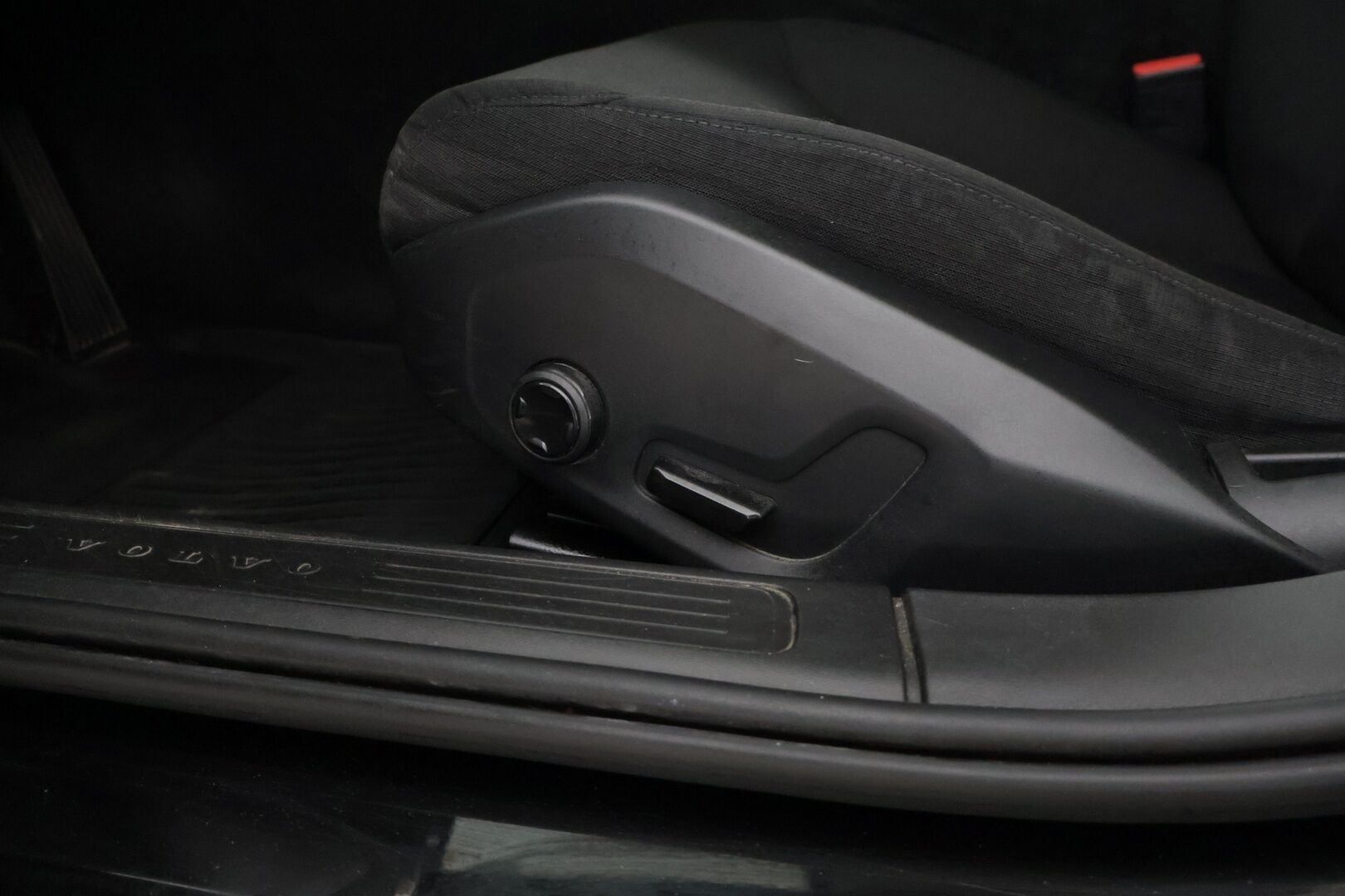 Volvo V90 2018 D4 AWD Momentum  *Webasto / Volvo on call / Adapt vakkari / Koukku!* - Loisto neliveto / Turvallinen Perheauto / Hyvin pidetty yksilö!