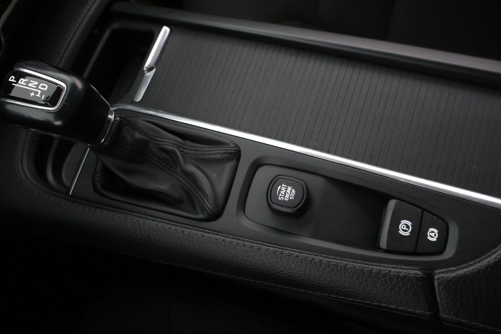 Volvo V90 2018 D4 AWD Momentum  *Webasto / Volvo on call / Adapt vakkari / Koukku!* - Loisto neliveto / Turvallinen Perheauto / Hyvin pidetty yksilö!