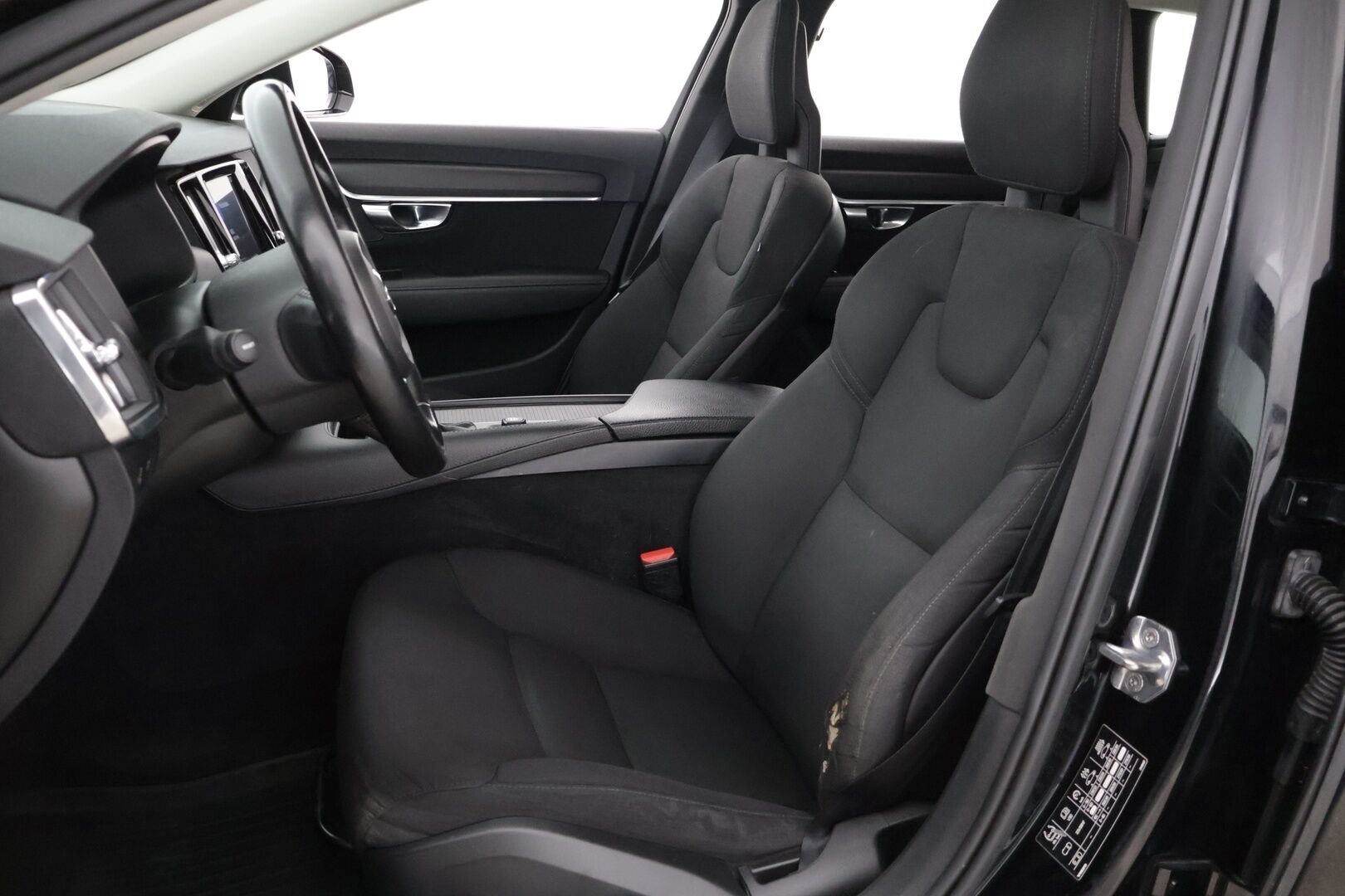 Volvo V90 2018 D4 AWD Momentum  *Webasto / Volvo on call / Adapt vakkari / Koukku!* - Loisto neliveto / Turvallinen Perheauto / Hyvin pidetty yksilö!