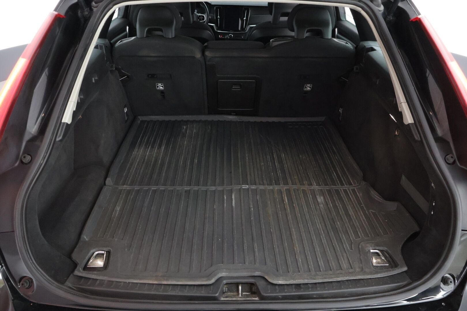 Volvo V90 2018 D4 AWD Momentum  *Webasto / Volvo on call / Adapt vakkari / Koukku!* - Loisto neliveto / Turvallinen Perheauto / Hyvin pidetty yksilö!