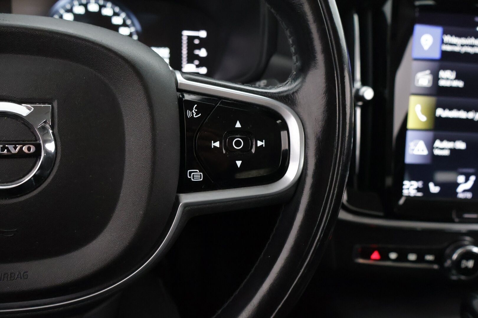 Volvo V90 2018 D4 AWD Momentum  *Webasto / Volvo on call / Adapt vakkari / Koukku!* - Loisto neliveto / Turvallinen Perheauto / Hyvin pidetty yksilö!