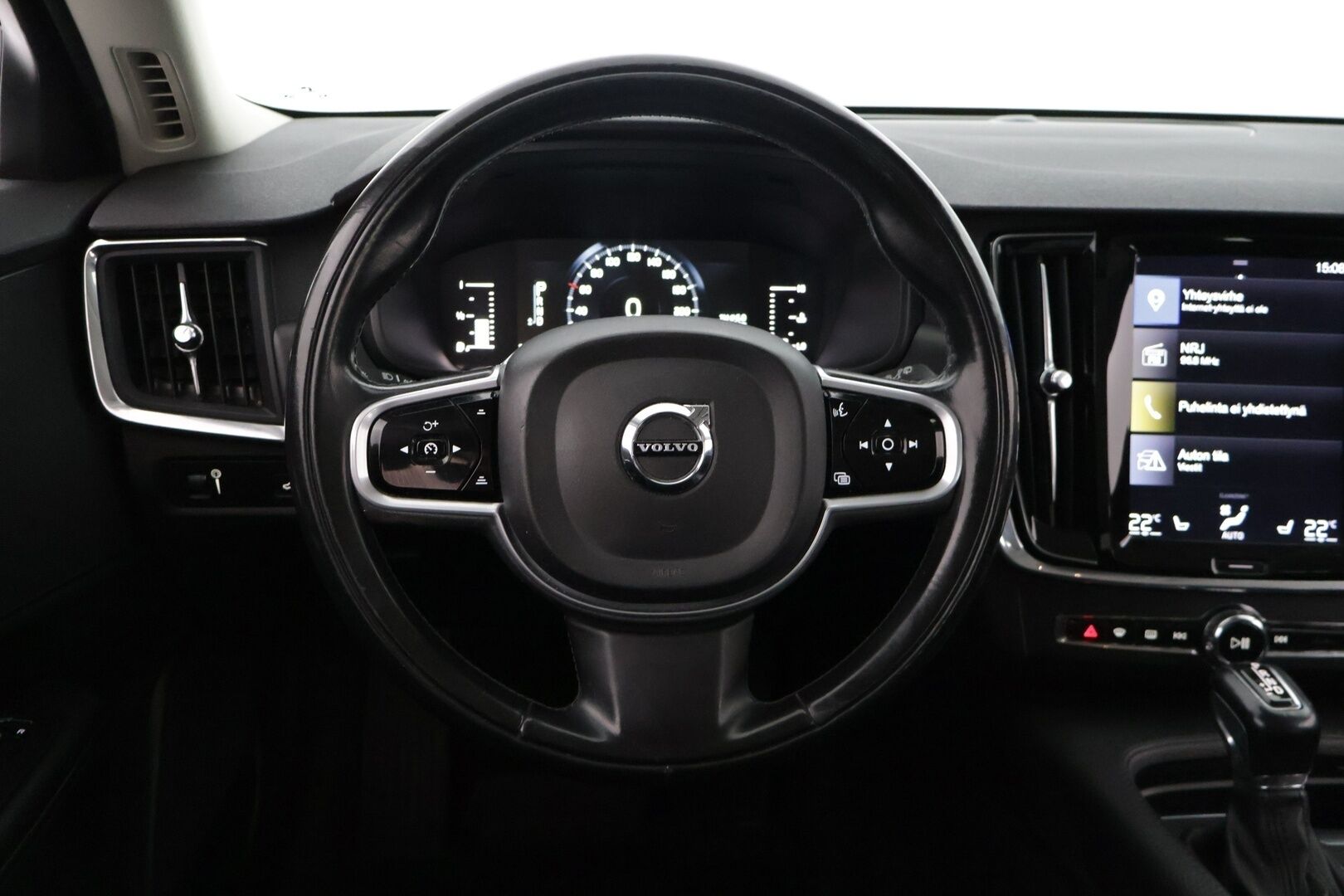 Volvo V90 2018 D4 AWD Momentum  *Webasto / Volvo on call / Adapt vakkari / Koukku!* - Loisto neliveto / Turvallinen Perheauto / Hyvin pidetty yksilö!