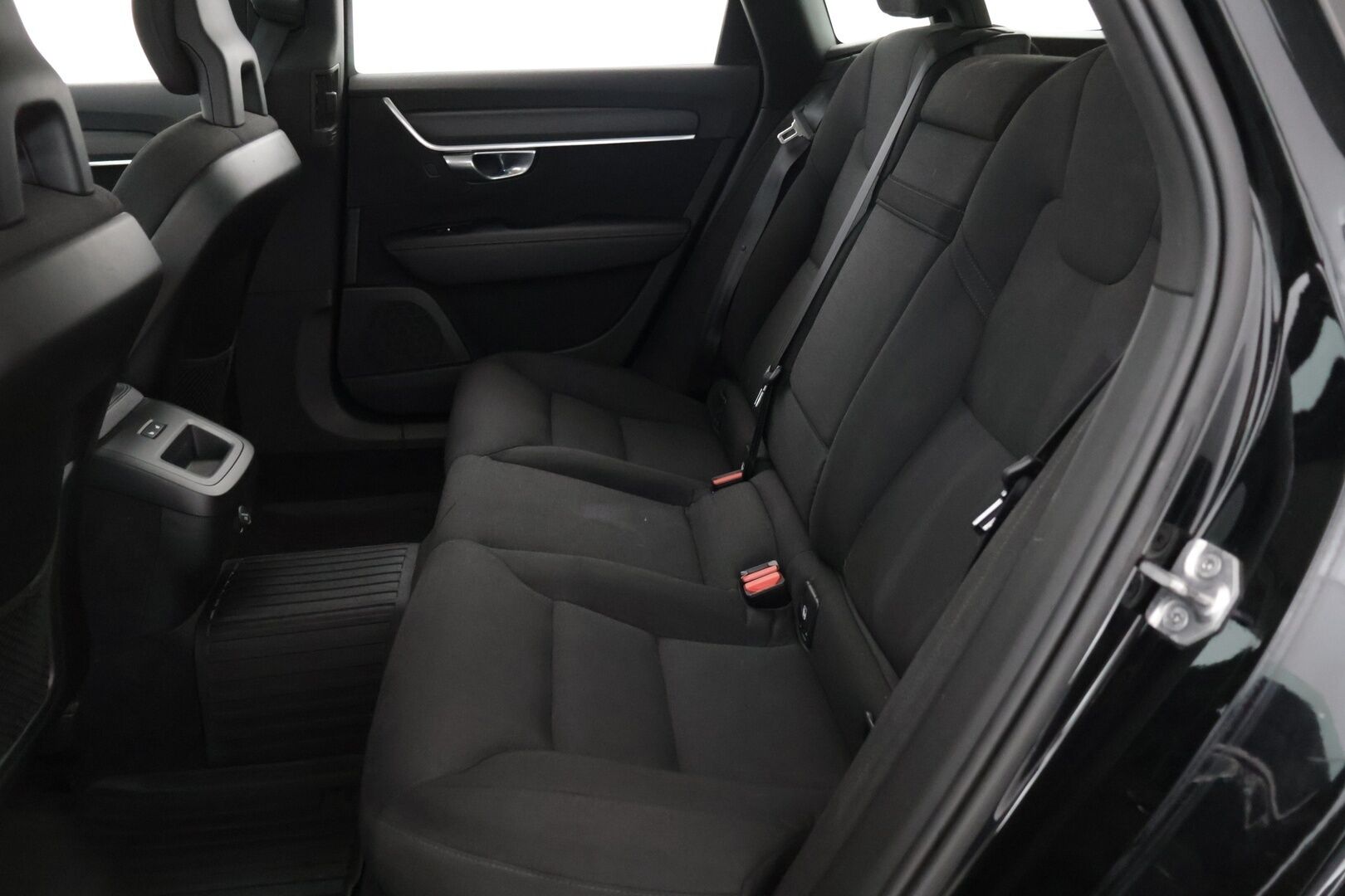 Volvo V90 2018 D4 AWD Momentum  *Webasto / Volvo on call / Adapt vakkari / Koukku!* - Loisto neliveto / Turvallinen Perheauto / Hyvin pidetty yksilö!