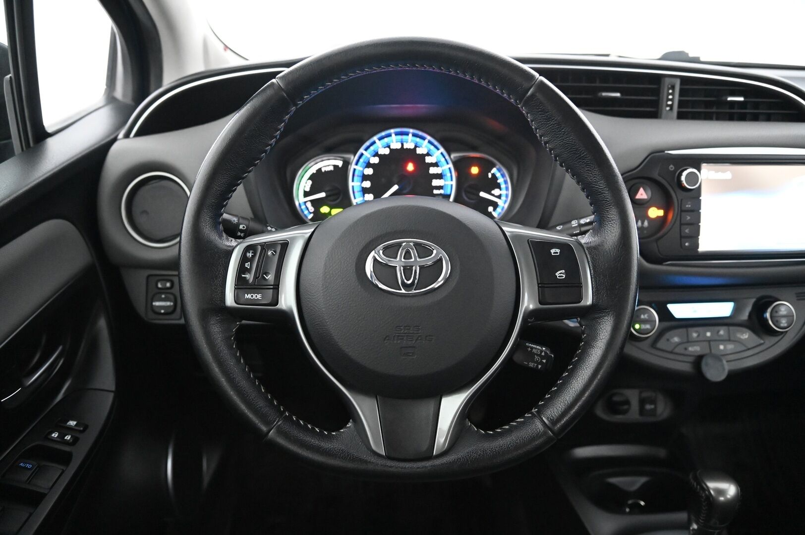 Toyota Yaris 2015 1,5 Hybrid Active 5ov *P-kamera / Vakkari / BT* - * 2x renkaat / Vasta tullut*