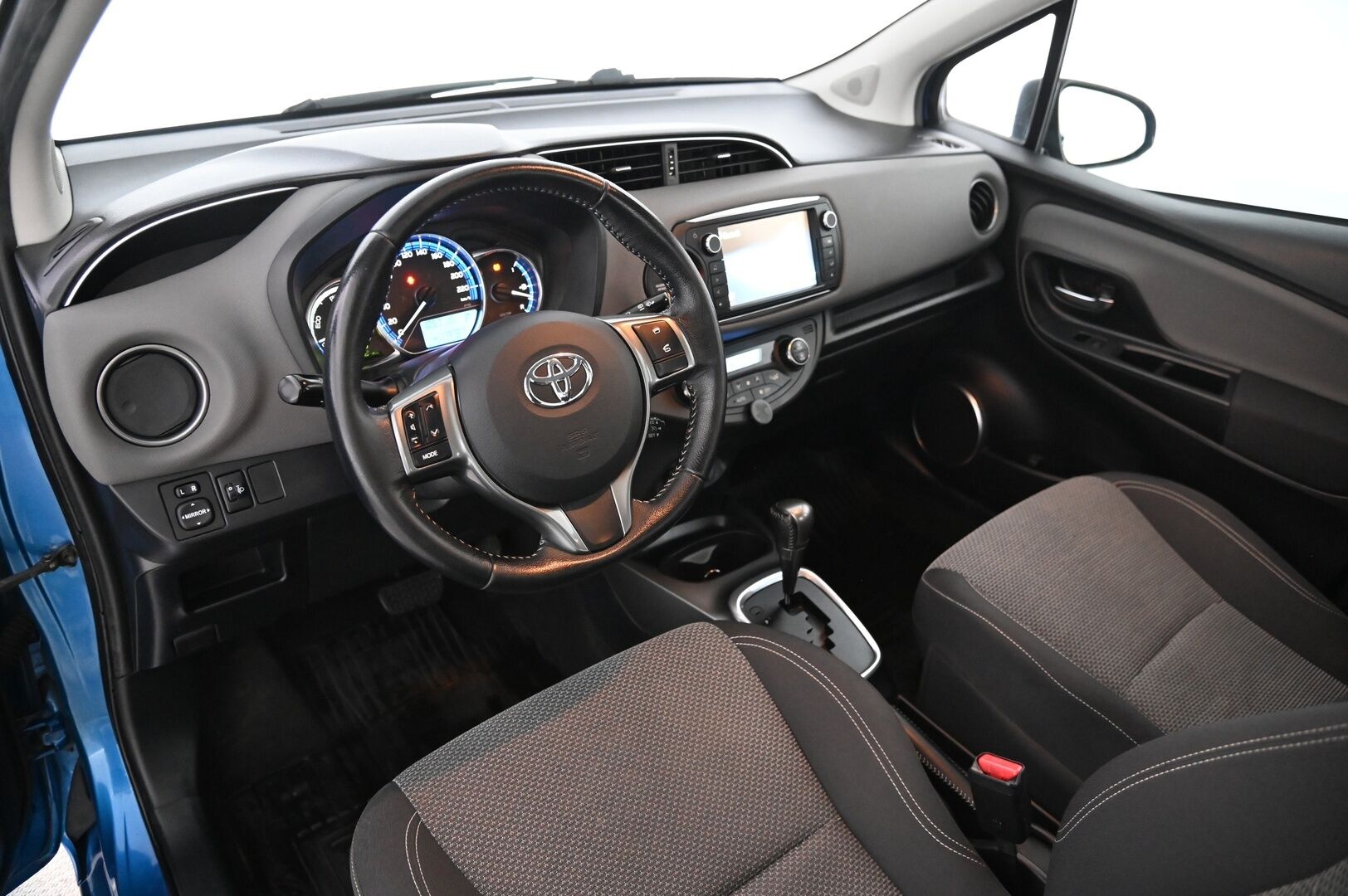 Toyota Yaris 2015 1,5 Hybrid Active 5ov *P-kamera / Vakkari / BT* - * 2x renkaat / Vasta tullut*