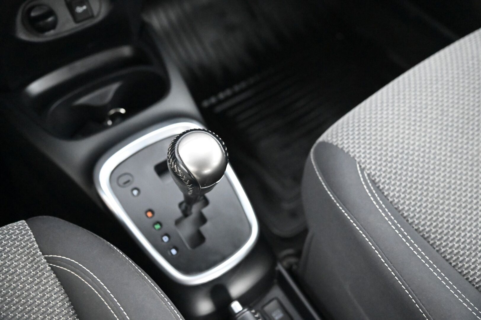 Toyota Yaris 2015 1,5 Hybrid Active 5ov *P-kamera / Vakkari / BT* - * 2x renkaat / Vasta tullut*
