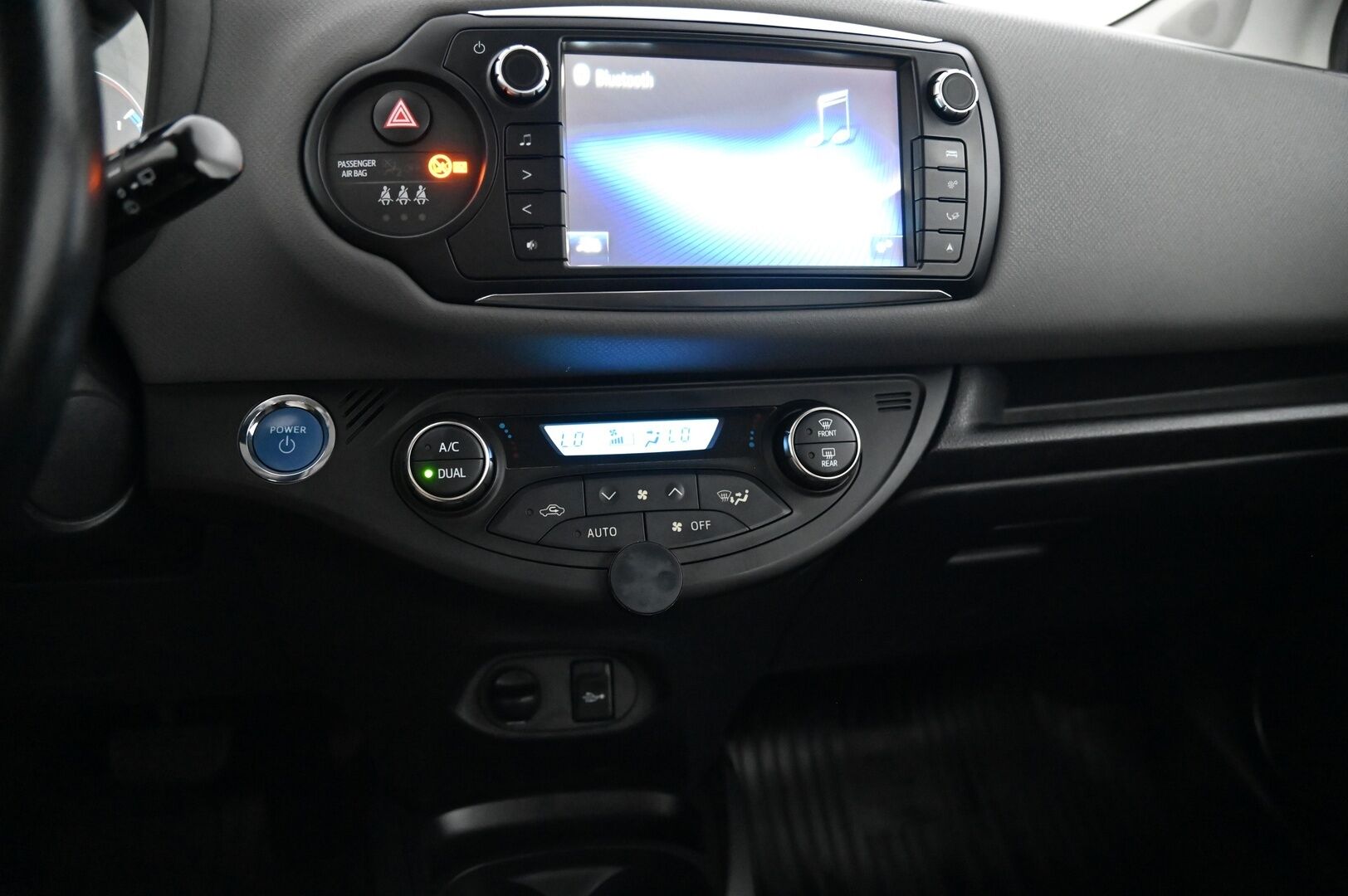 Toyota Yaris 2015 1,5 Hybrid Active 5ov *P-kamera / Vakkari / BT* - * 2x renkaat / Vasta tullut*