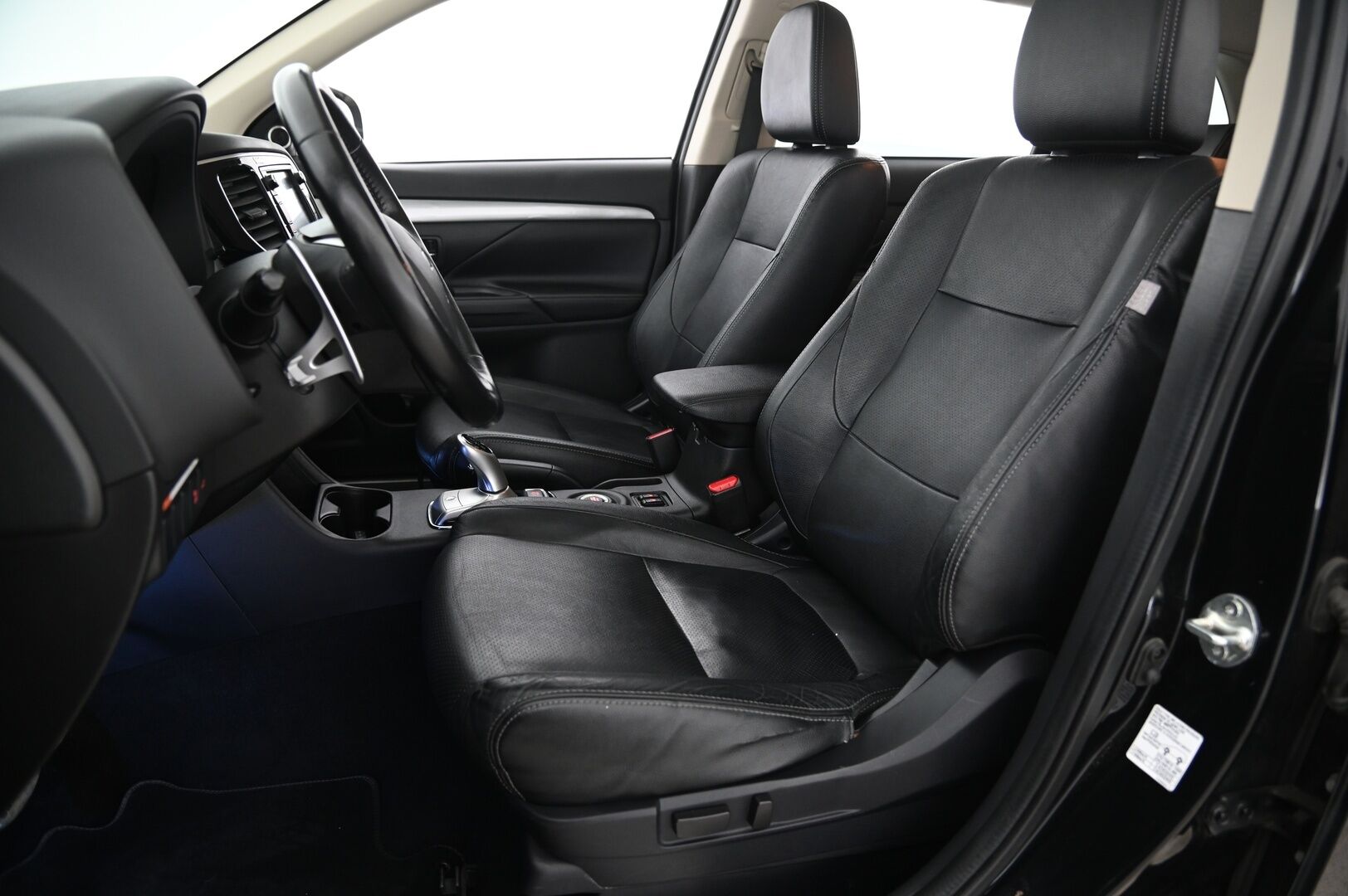 MITSUBISHI Outlander PHEV 2015 Instyle Navi 4WD - *Rockford / Navi / P.kamera / Kattoluukku / Koukku*