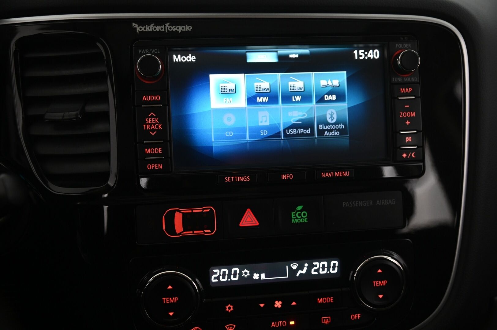 MITSUBISHI Outlander PHEV 2015 Instyle Navi 4WD - *Rockford / Navi / P.kamera / Kattoluukku / Koukku*