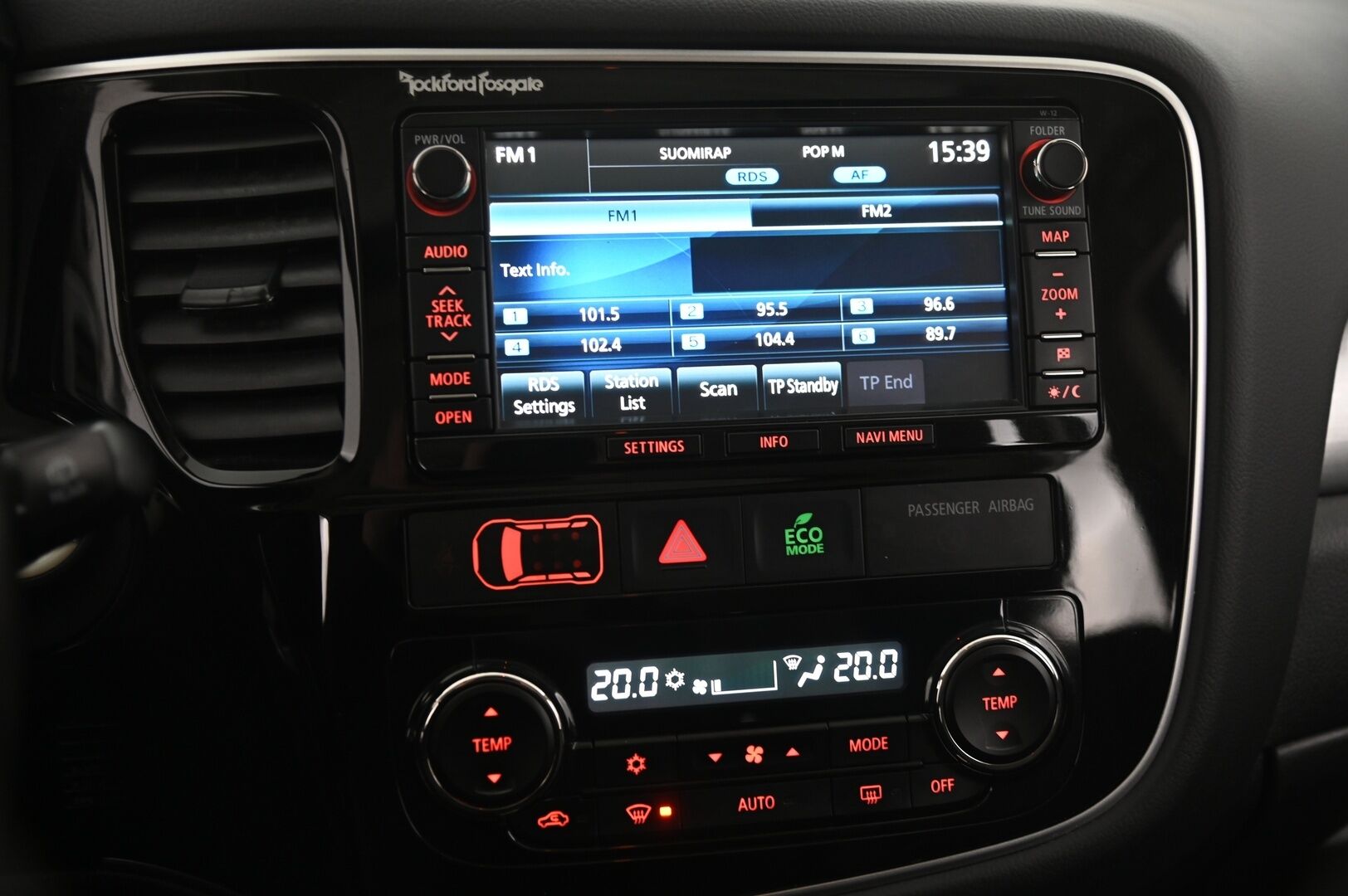 MITSUBISHI Outlander PHEV 2015 Instyle Navi 4WD - *Rockford / Navi / P.kamera / Kattoluukku / Koukku*