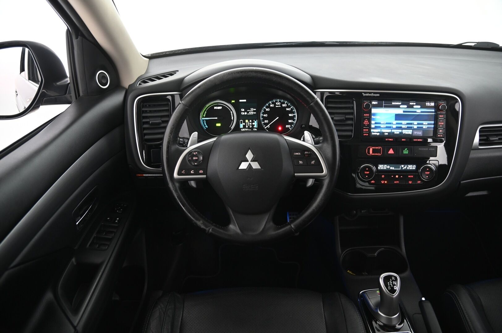 MITSUBISHI Outlander PHEV 2015 Instyle Navi 4WD - *Rockford / Navi / P.kamera / Kattoluukku / Koukku*