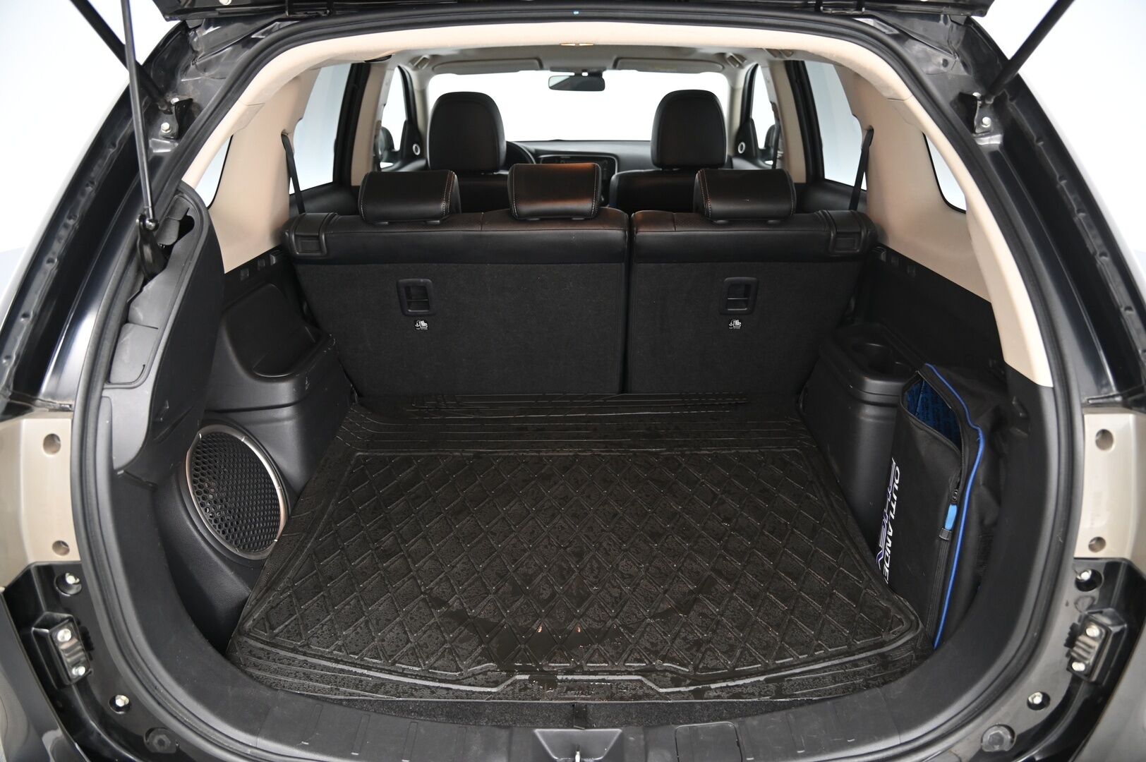MITSUBISHI Outlander PHEV 2015 Instyle Navi 4WD - *Rockford / Navi / P.kamera / Kattoluukku / Koukku*