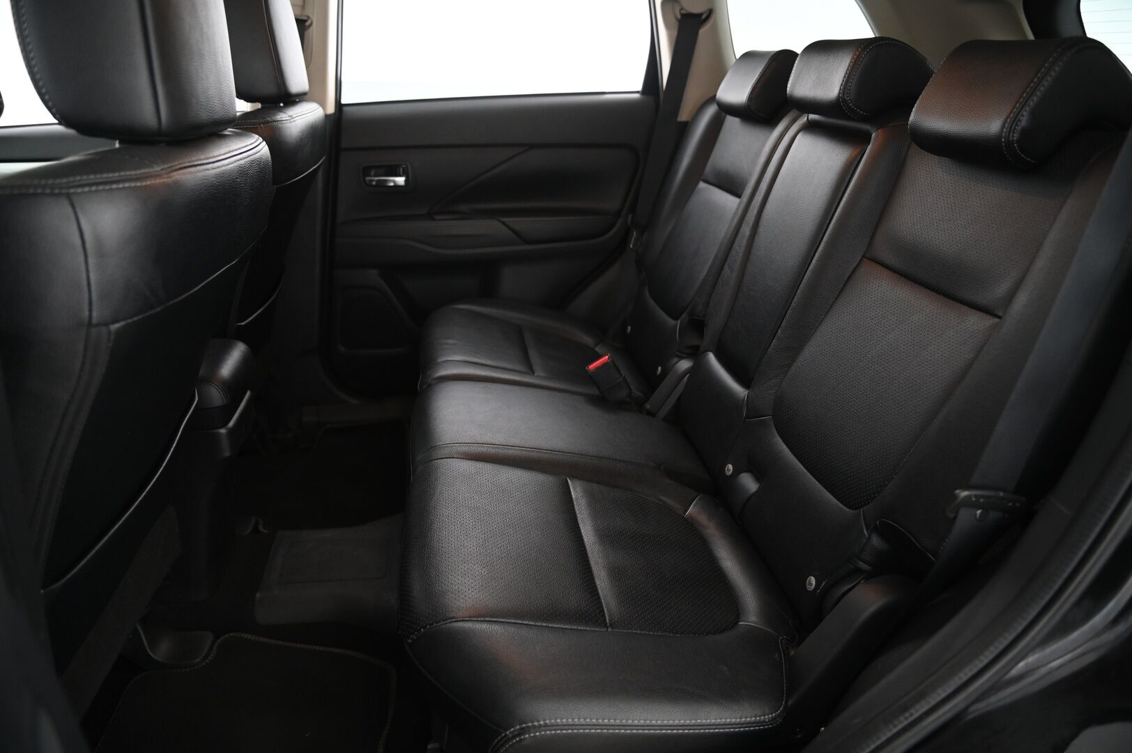 MITSUBISHI Outlander PHEV 2015 Instyle Navi 4WD - *Rockford / Navi / P.kamera / Kattoluukku / Koukku*