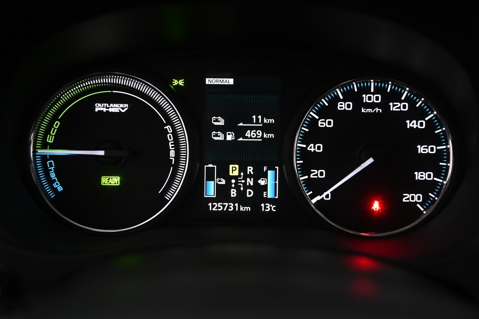 MITSUBISHI Outlander PHEV 2015 Instyle Navi 4WD - *Rockford / Navi / P.kamera / Kattoluukku / Koukku*