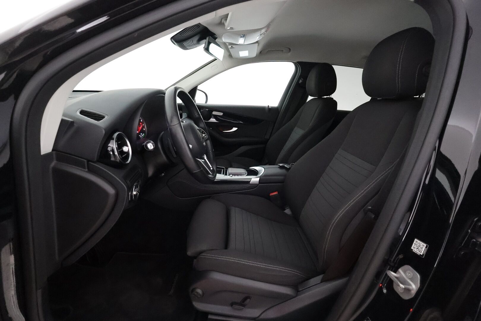 Mercedes-Benz GLC 2021 300 e 4MATIC A  EQ Power **1.om Suomi-auto / P. Kamera / Multibeam-LED / Sporttipenkit / Navi / Vakkari / 2x Renkaat** - 3,99 % KORKOTARJOUS TÄHÄN AUTOON - 