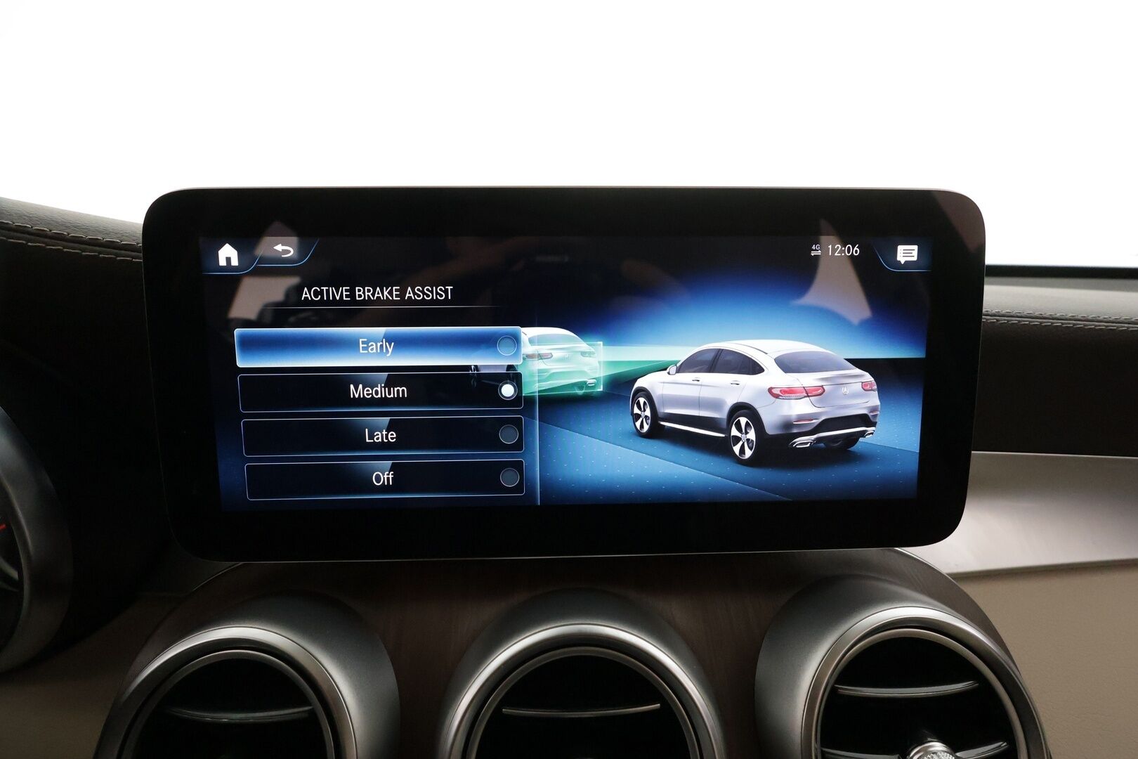 Mercedes-Benz GLC 2021 300 e 4Matic Coupe * Distronic+ / LED-High Performance / P.kamera / Sporttinahat / Navi / Kaistavahti / Katveavustin * - 1-om Suomi-auto / SoH 91,8% / Kahdet OEM vanteet