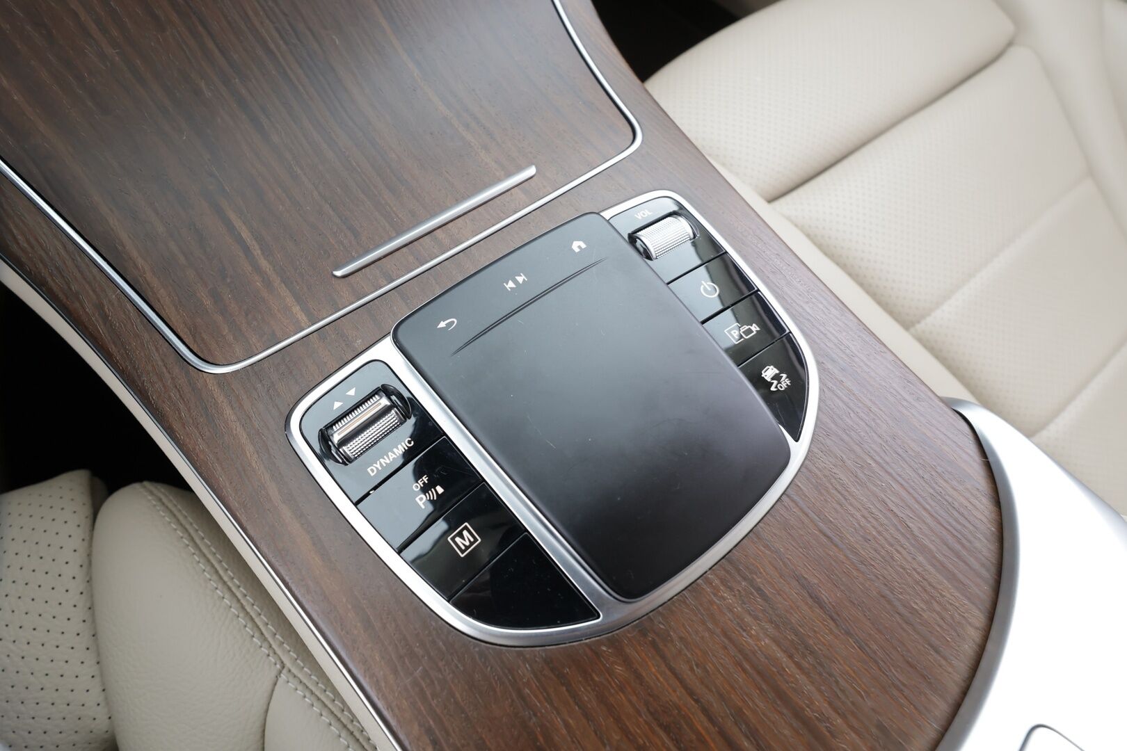 Mercedes-Benz GLC 2021 300 e 4Matic Coupe * Distronic+ / LED-High Performance / P.kamera / Sporttinahat / Navi / Kaistavahti / Katveavustin * - 1-om Suomi-auto / SoH 91,8% / Kahdet OEM vanteet