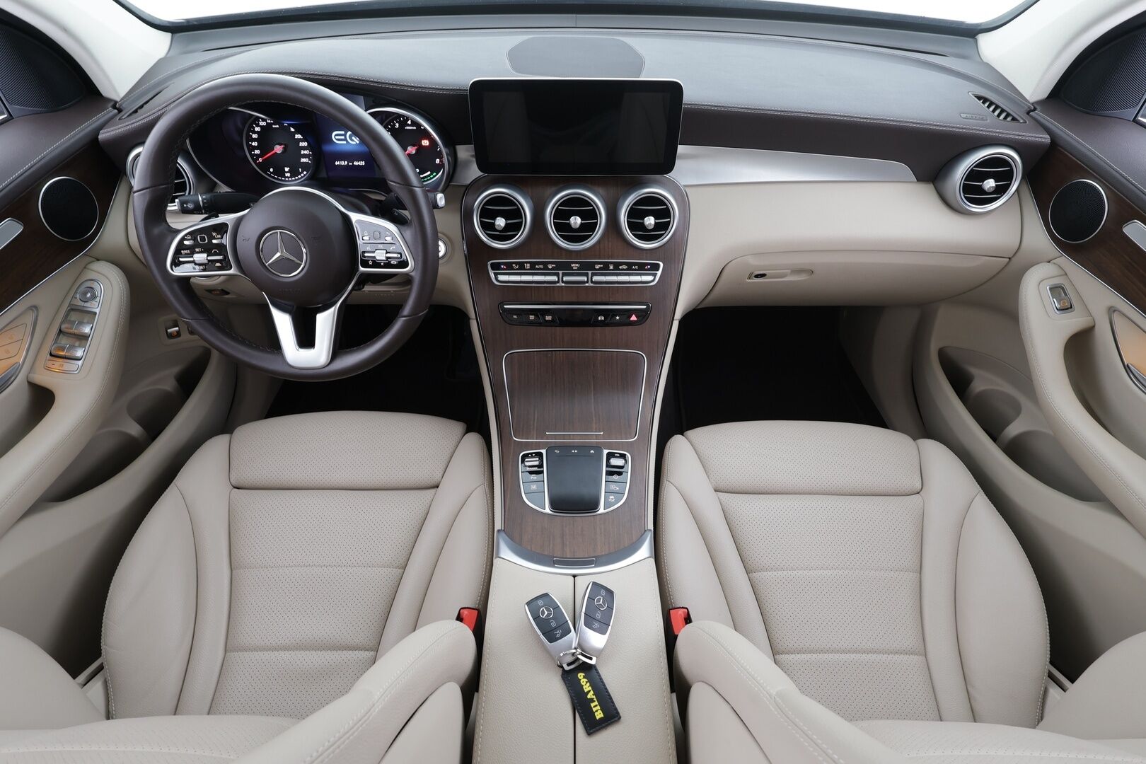 Mercedes-Benz GLC 2021 300 e 4Matic Coupe * Distronic+ / LED-High Performance / P.kamera / Sporttinahat / Navi / Kaistavahti / Katveavustin * - 1-om Suomi-auto / SoH 91,8% / Kahdet OEM vanteet