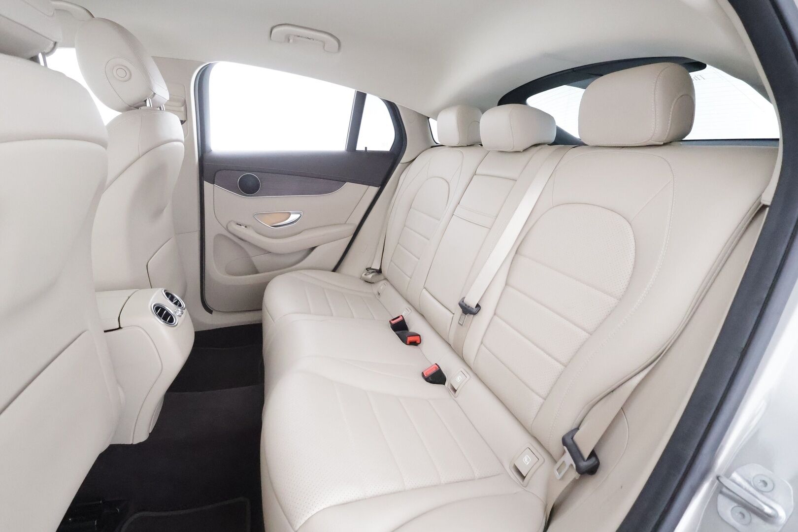 Mercedes-Benz GLC 2021 300 e 4Matic Coupe - | Distronic | P.Kamera | Sporttipenkit | LED-High Performance | Kaistavahti | Navi | Katveavustin | Suomi-auto | 2x Latauskaapelit | Kahdet renkaat |